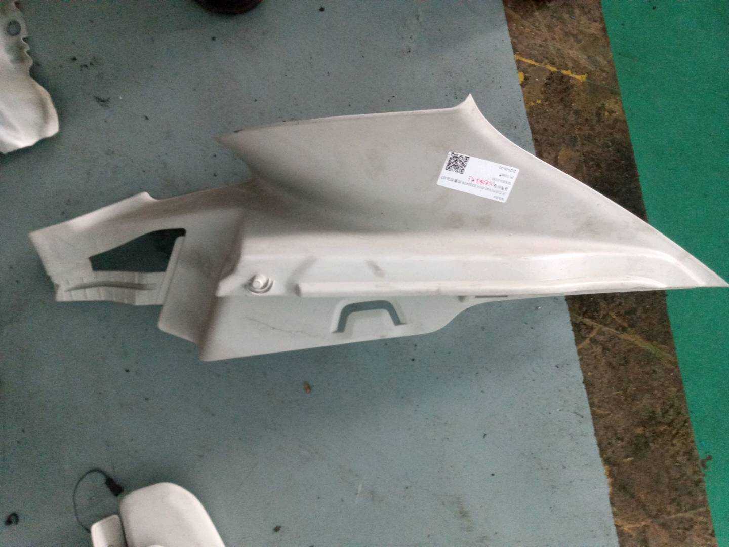 31333364 D-Pillar Trim (Upper Right)