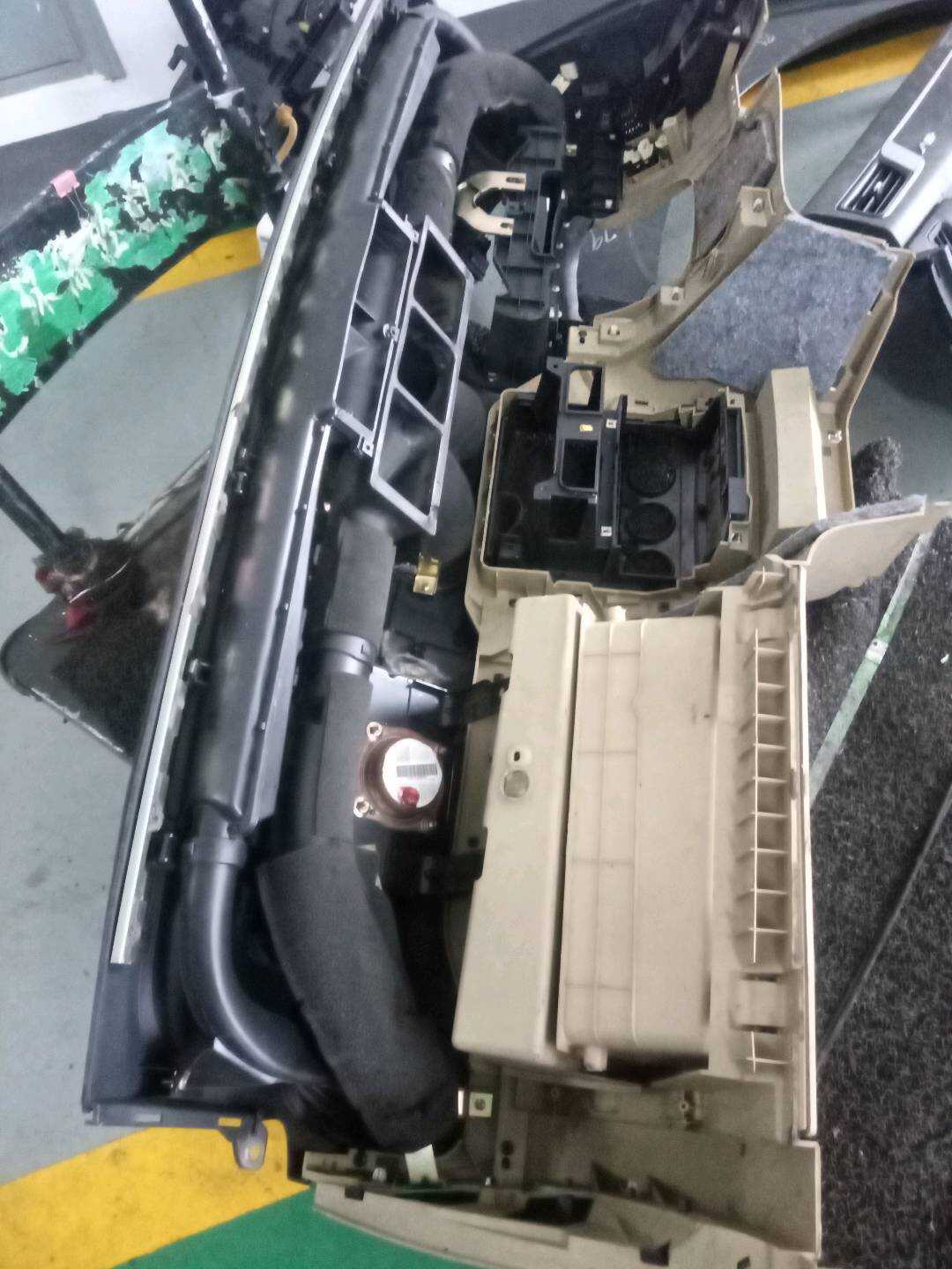 9P2R04035CA 仪表台壳