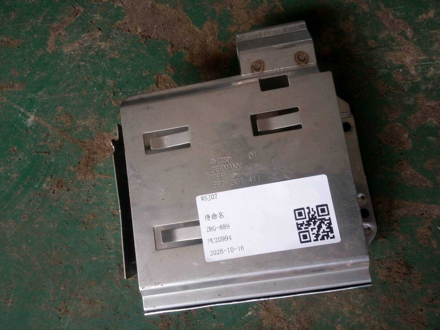 8E0907411H ECU Bracket, Lower