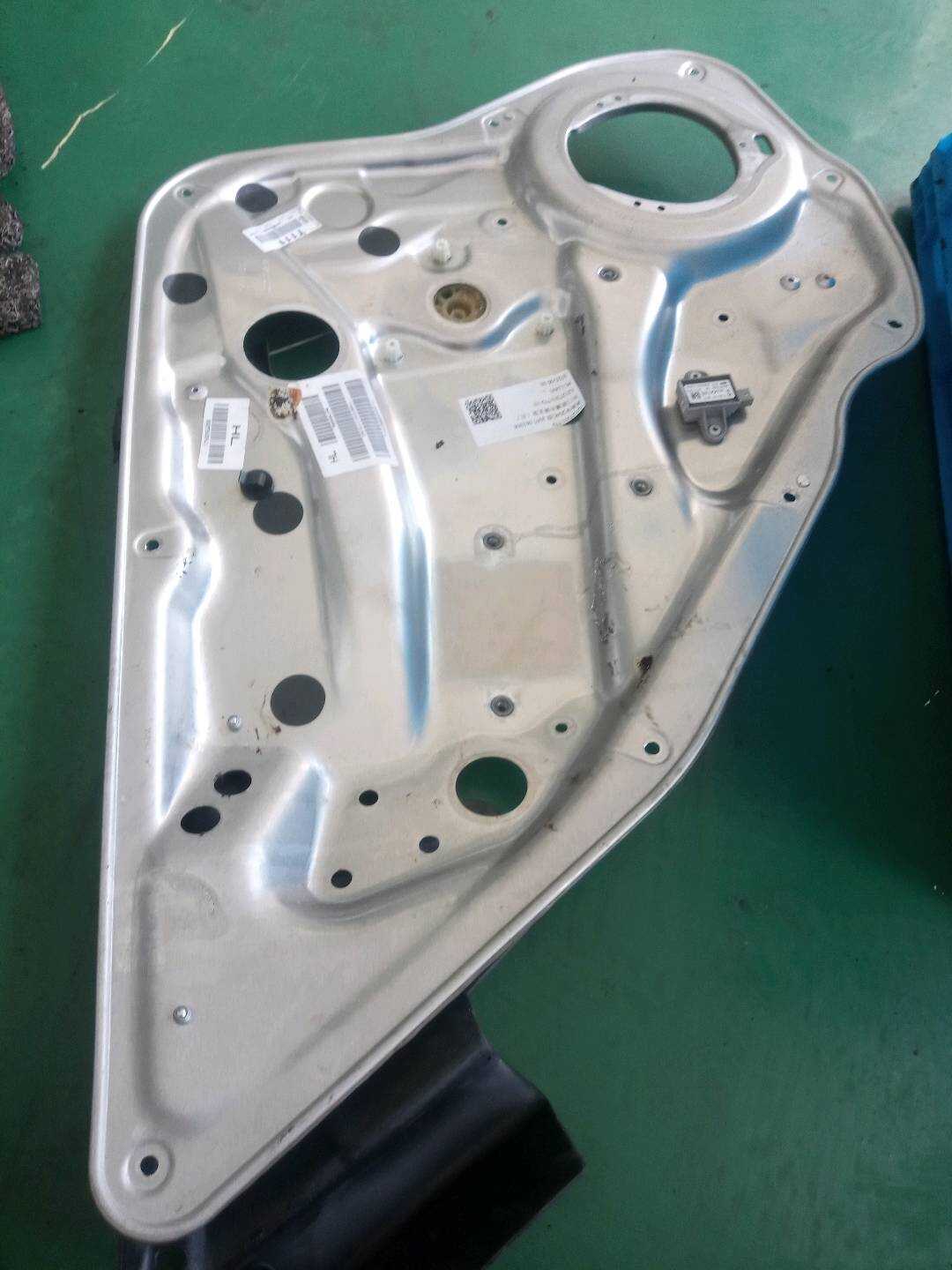 A2127301779 Rear Door Window Regulator Bracket, Left