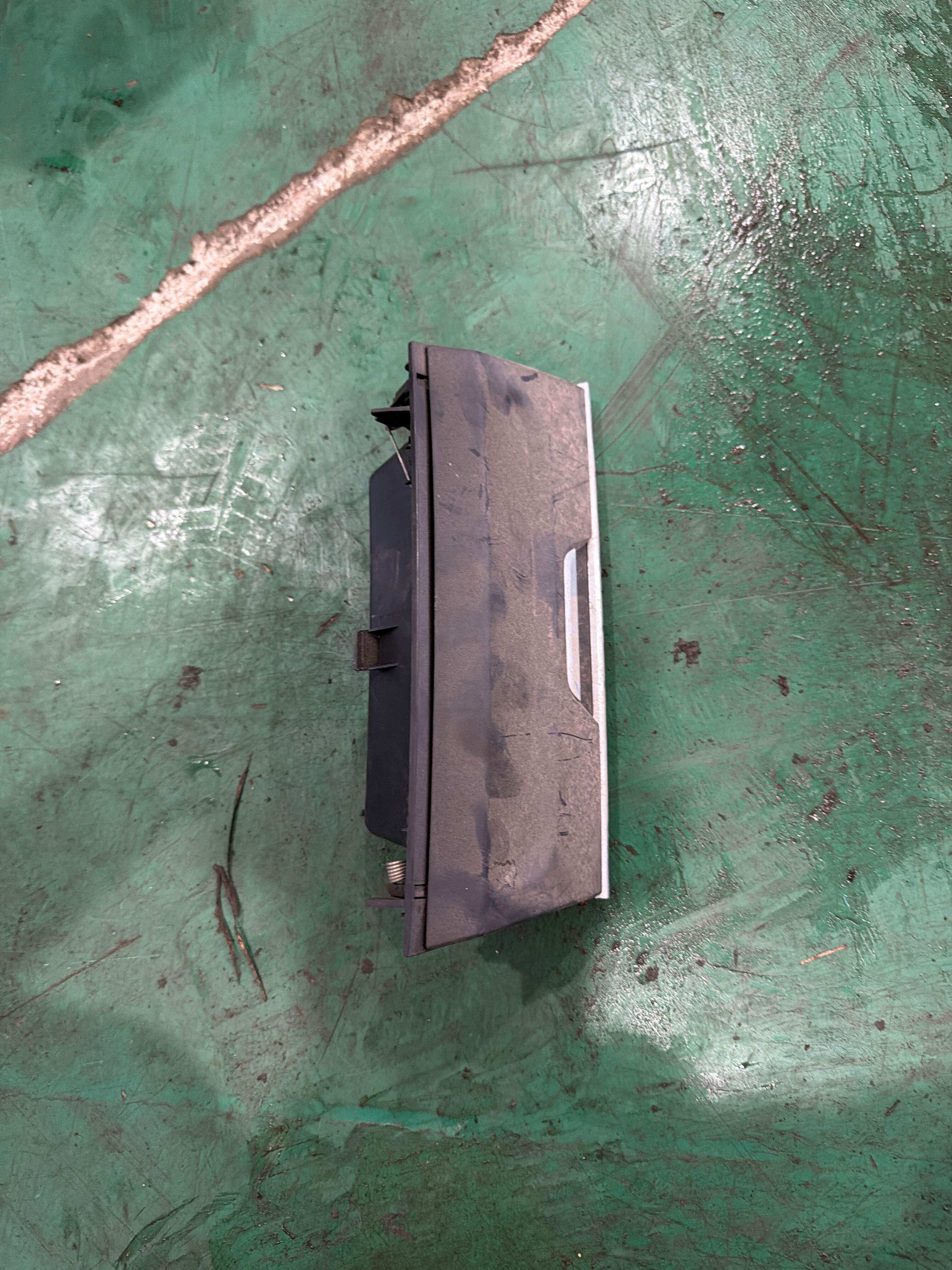 51169274293 杂物箱 带前部中央控制台盖罩