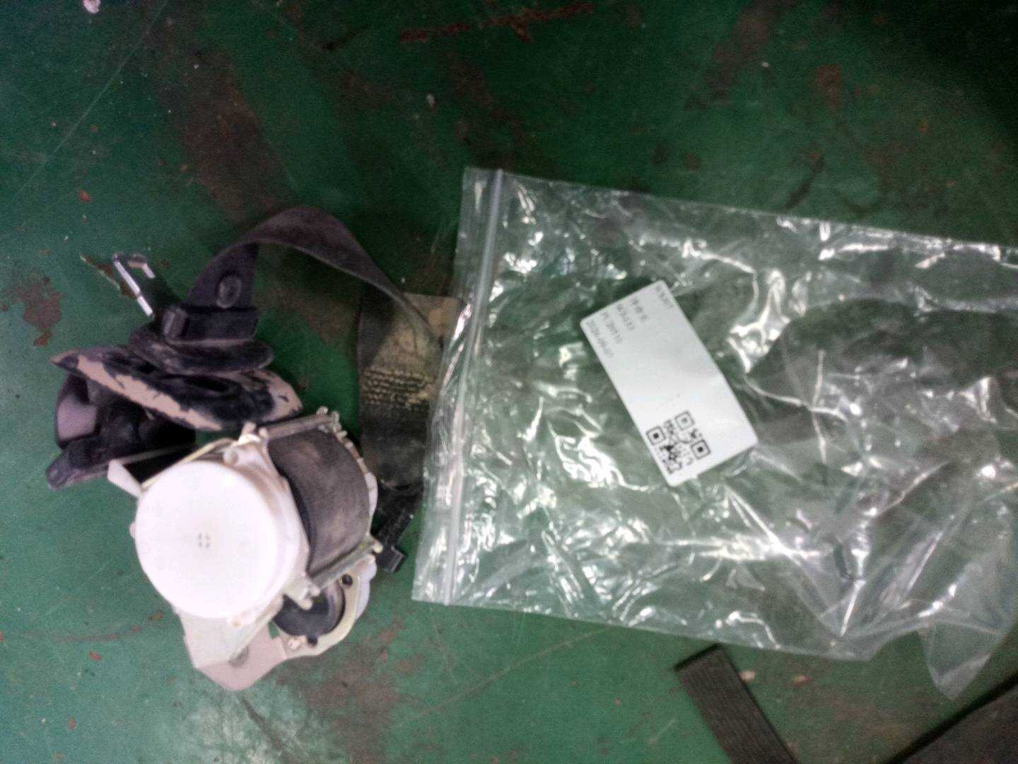72117233538 后座椅中央安全带