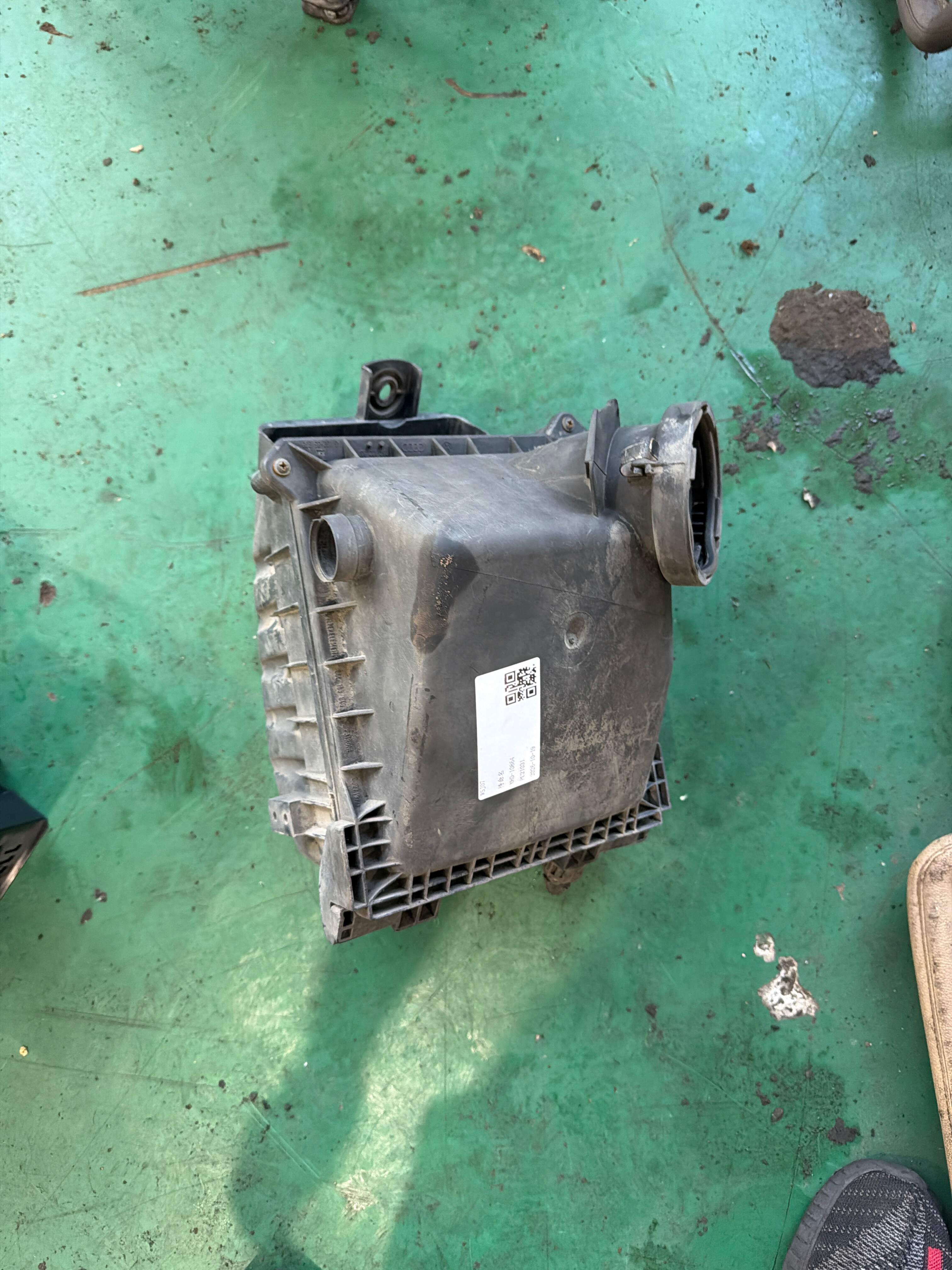 06C133837L Air Filter Assembly
