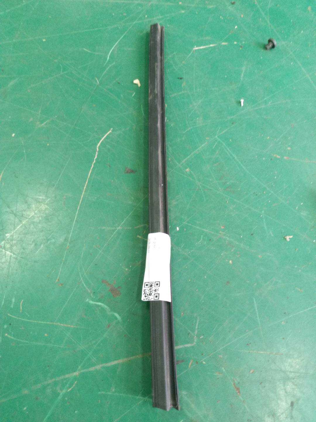51357179404 后门玻璃压条（右内）