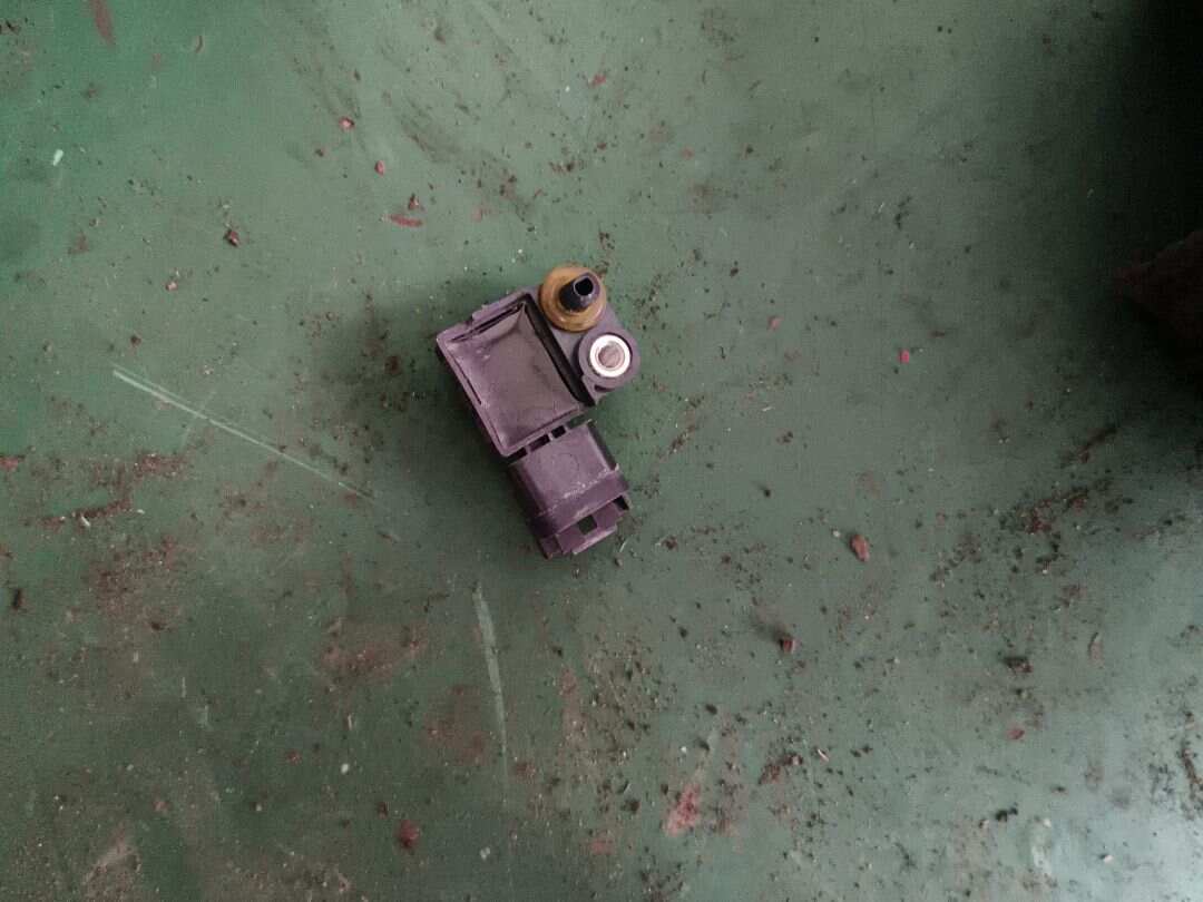 65779159311 前车门气囊传感器(右)