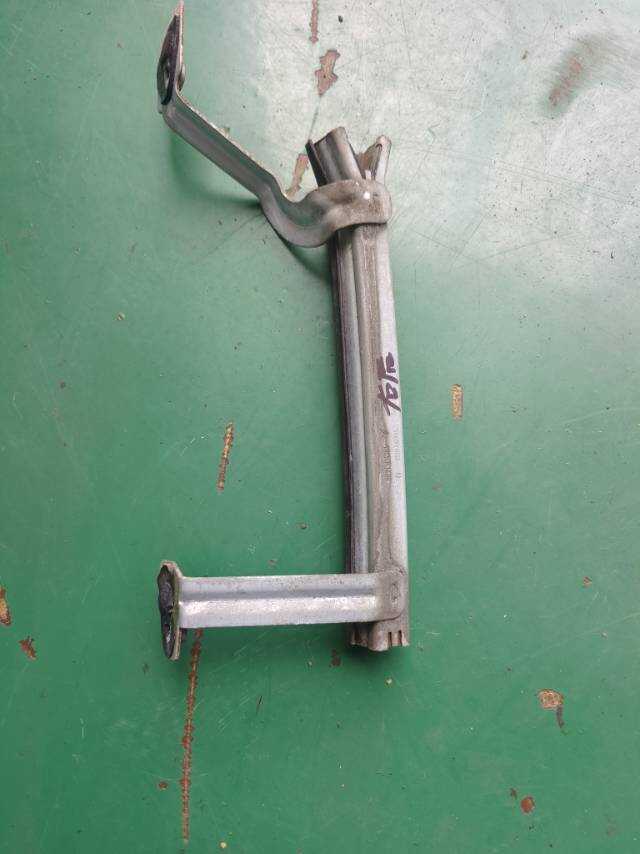 9303L6 Front Door Window Guide Rail, Rear Right