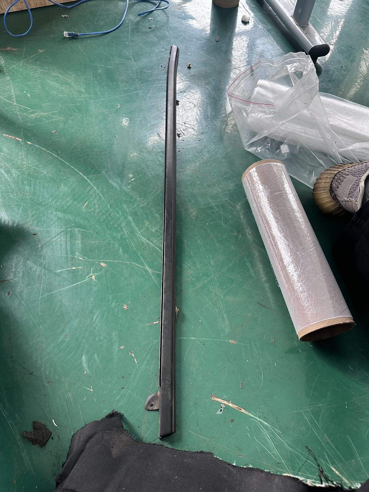 98094782VV 后门玻璃压条(右外)