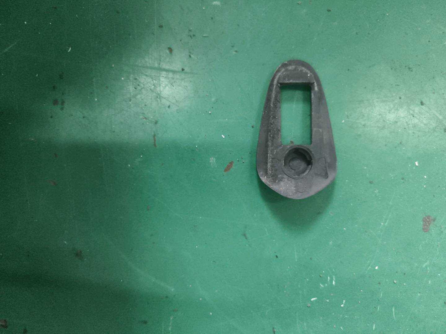 51217059666 前门外拉手隔垫(右前)