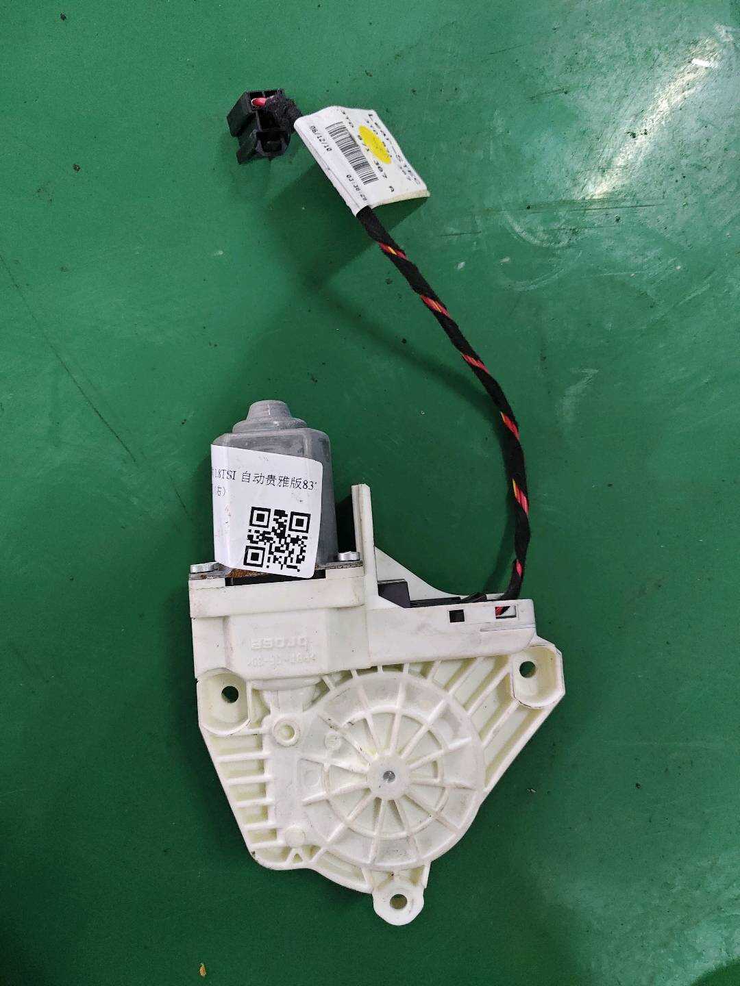 8KD959812A 后门玻璃升降电机(右)