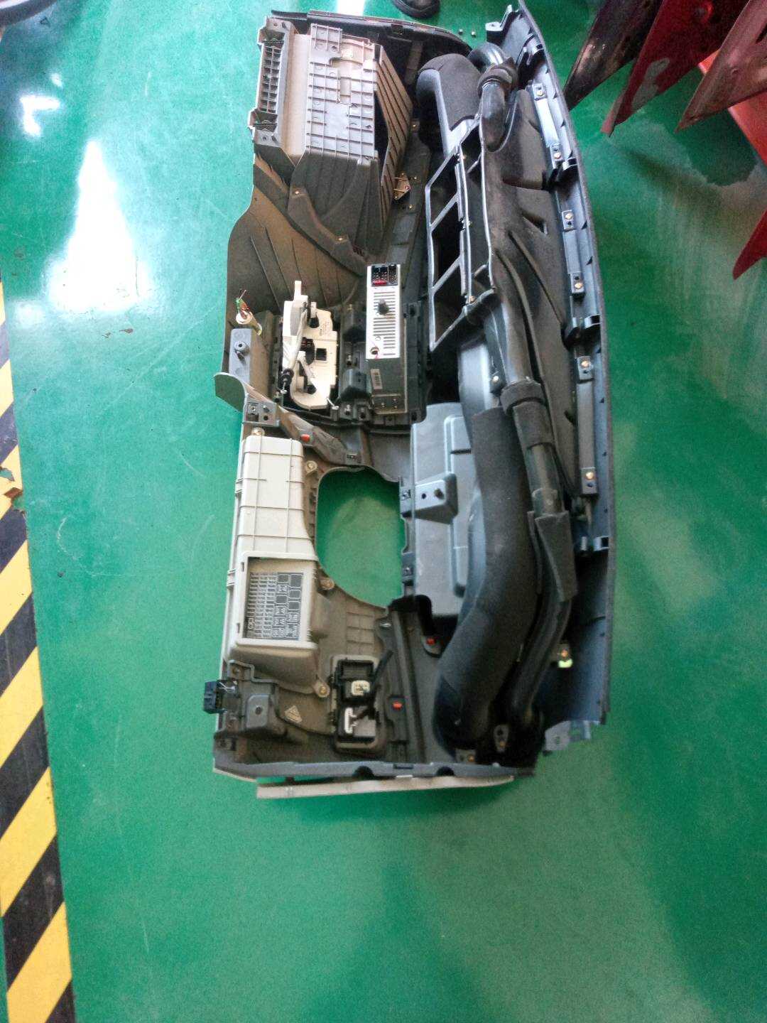 5306100V02AA 仪表台壳