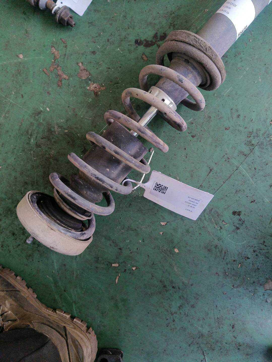 33536761219 后减震器螺旋弹簧（右）