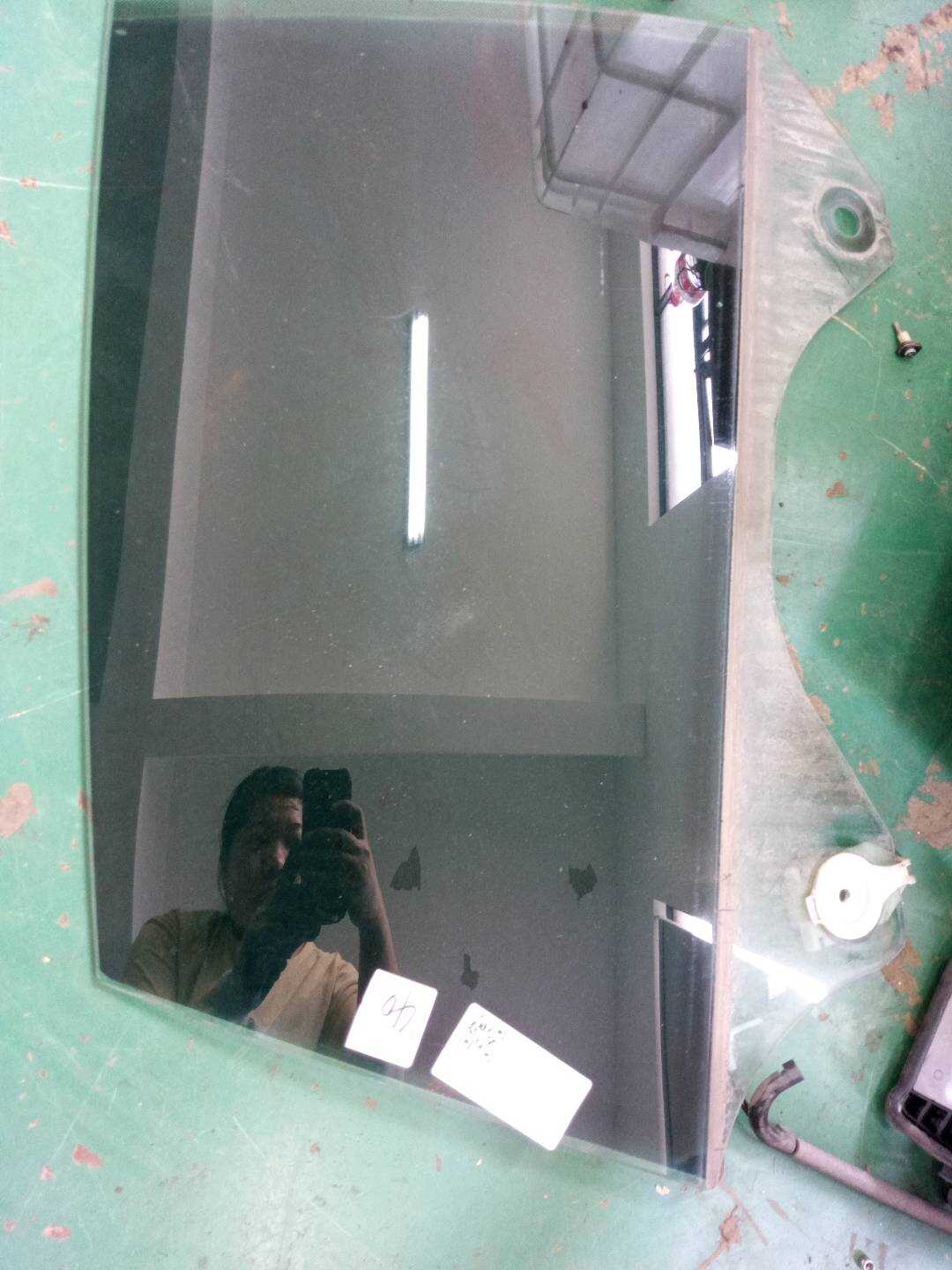 51357291418 后门玻璃(右)