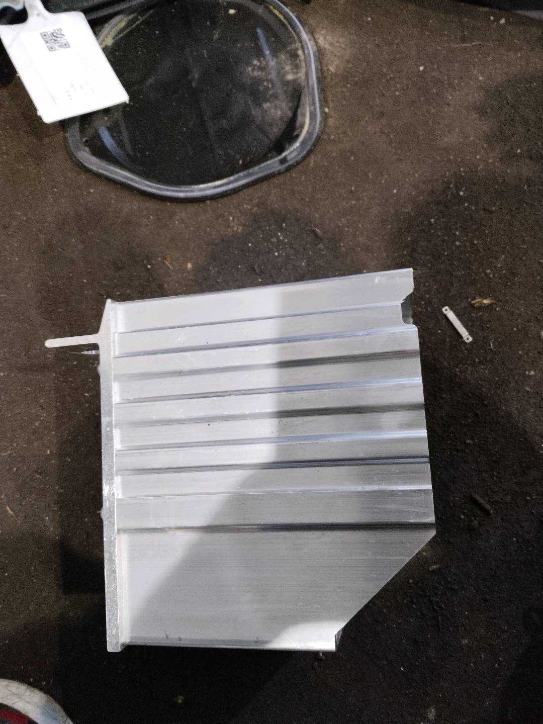8W0915172B Housing