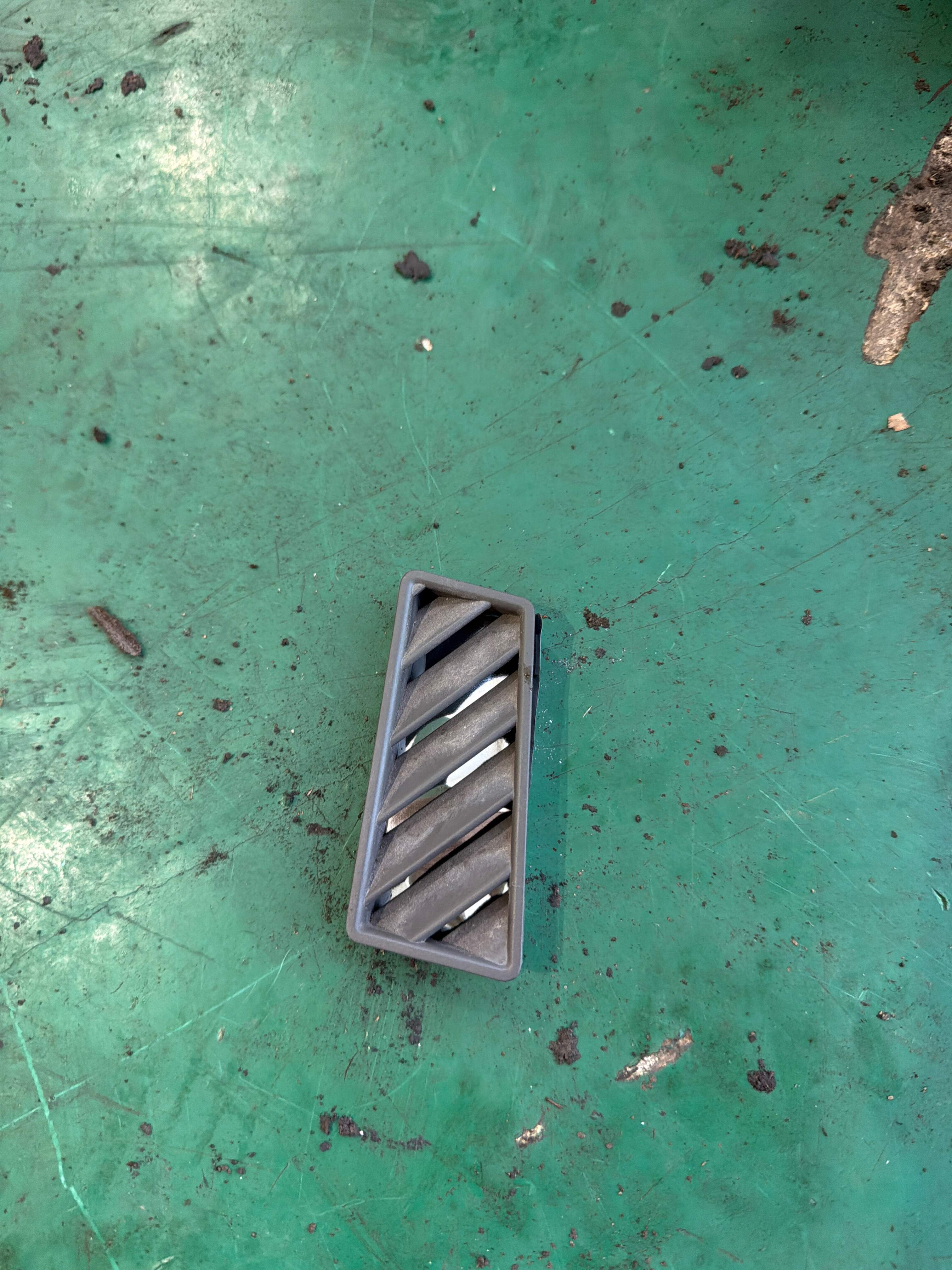 8E0819794B Dashboard Side Defrost Grille, Right