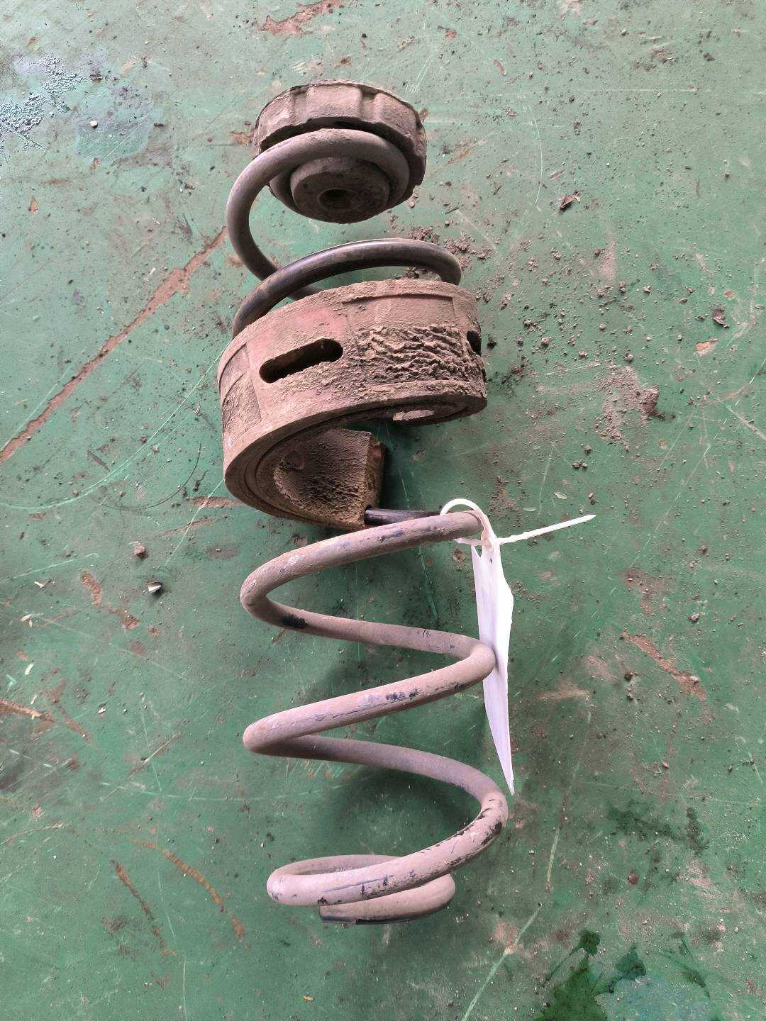 L8KD511115C 后减震器螺旋弹簧（右）