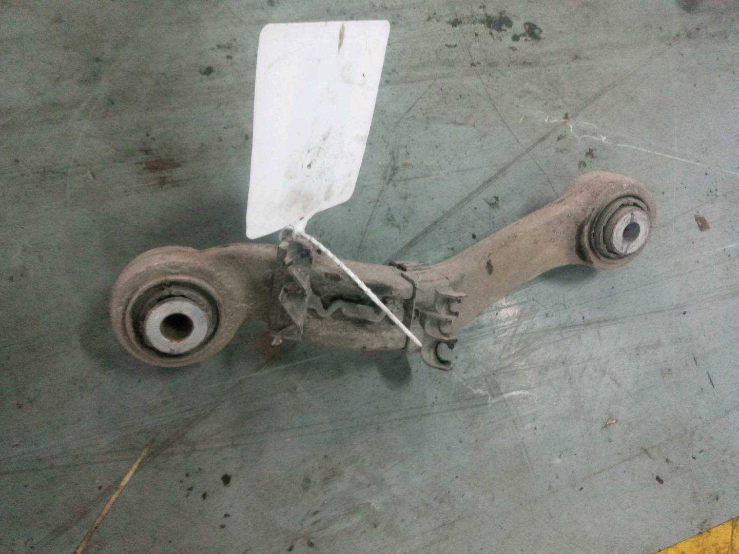 33326865898 后下摆臂(右)