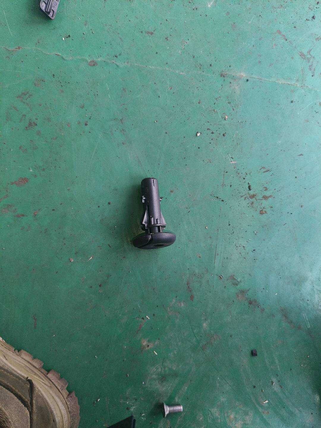 52207261772 后排座椅头枕导套