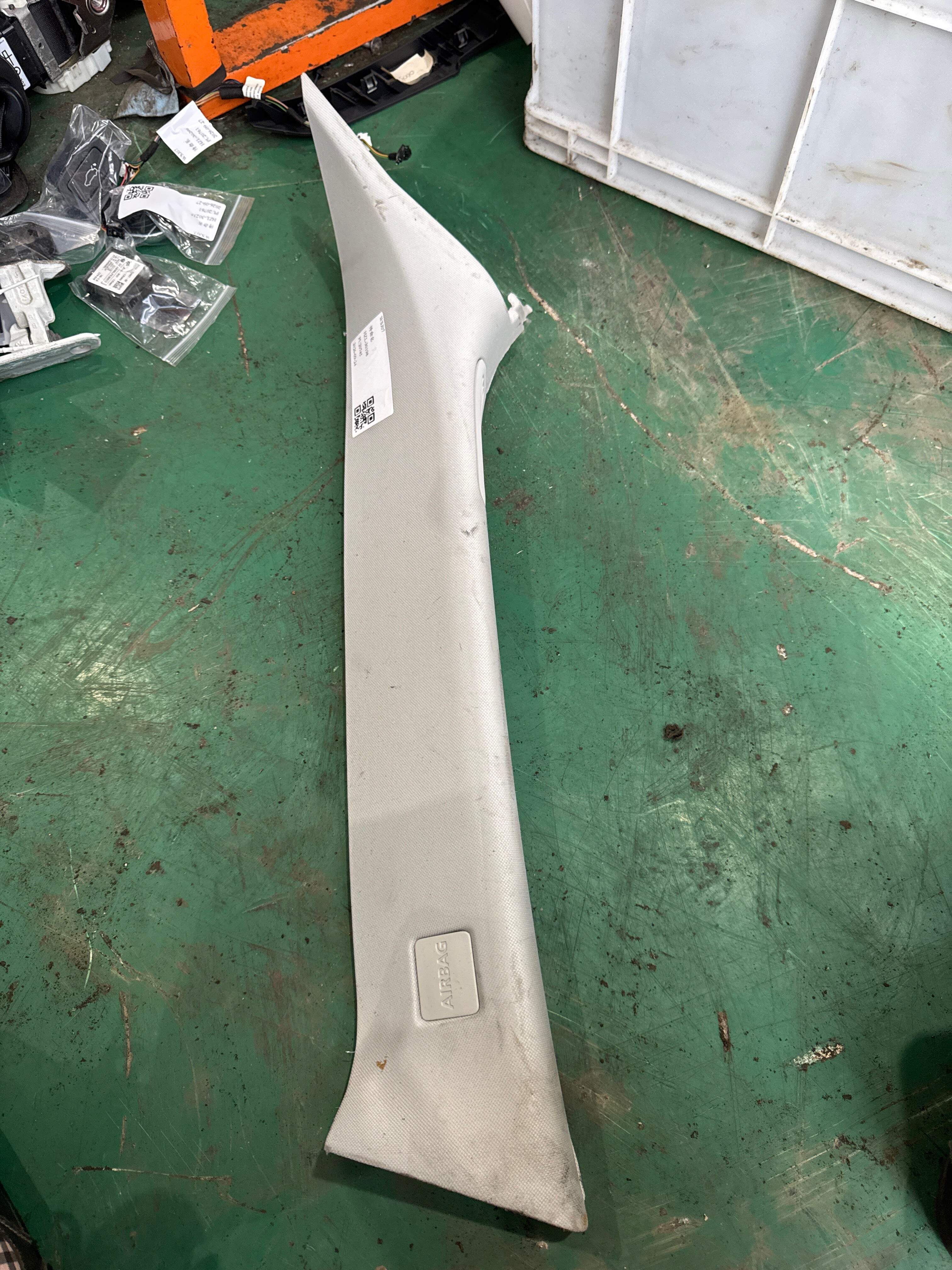 LR046979 A-Pillar Inner Trim (Upper Left)