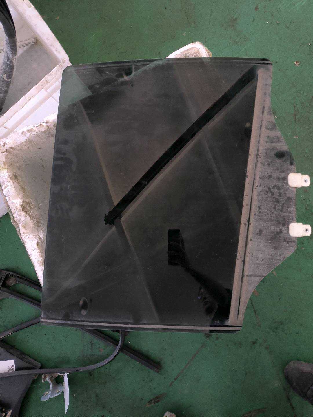 P0007957AD Rear Door Glass Assembly - Right