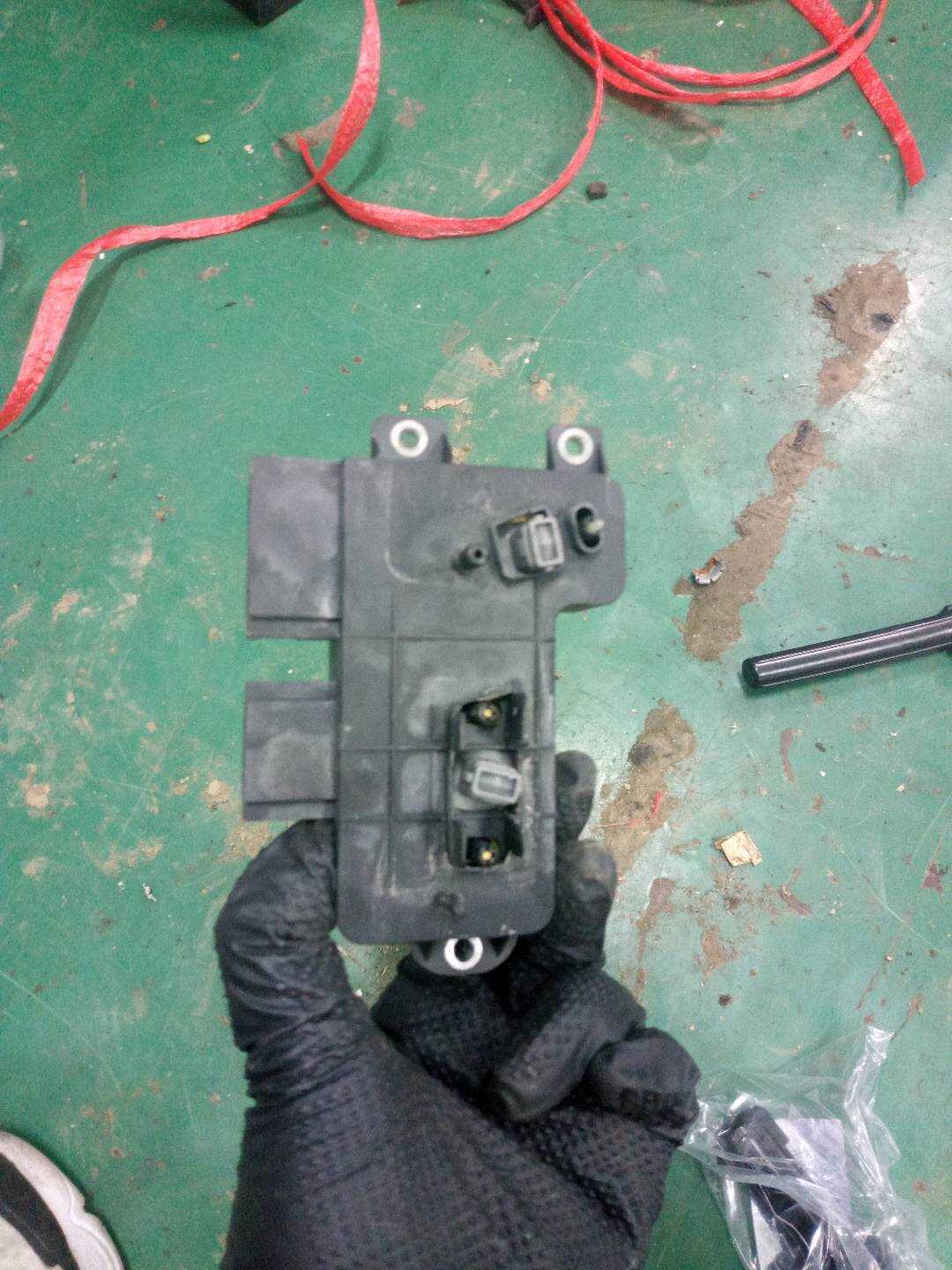 L8E0959748 Passenger Seat Adjustment Switch