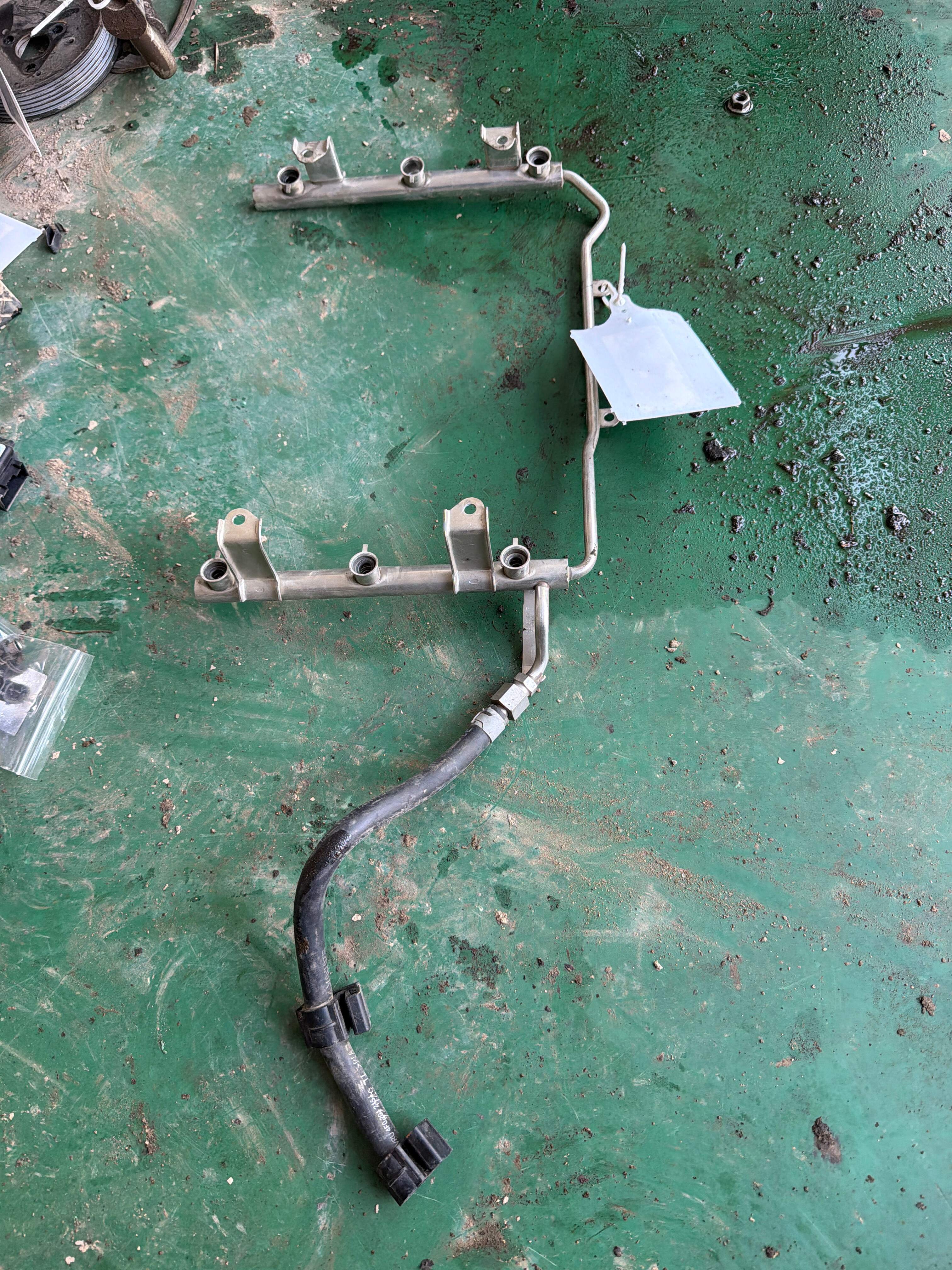 06E133681F Fuel Rail