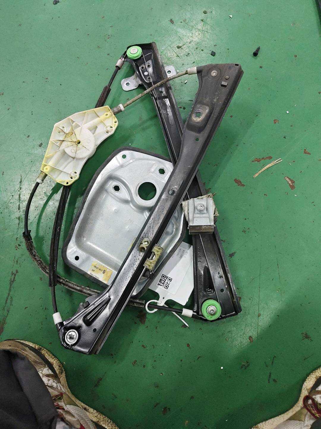 1K5837462B Front Door Window Regulator Bracket, Right