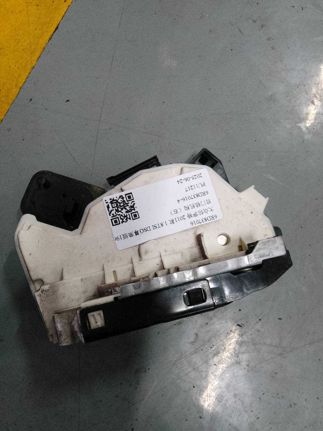 6RD837016 前门锁总成(右)