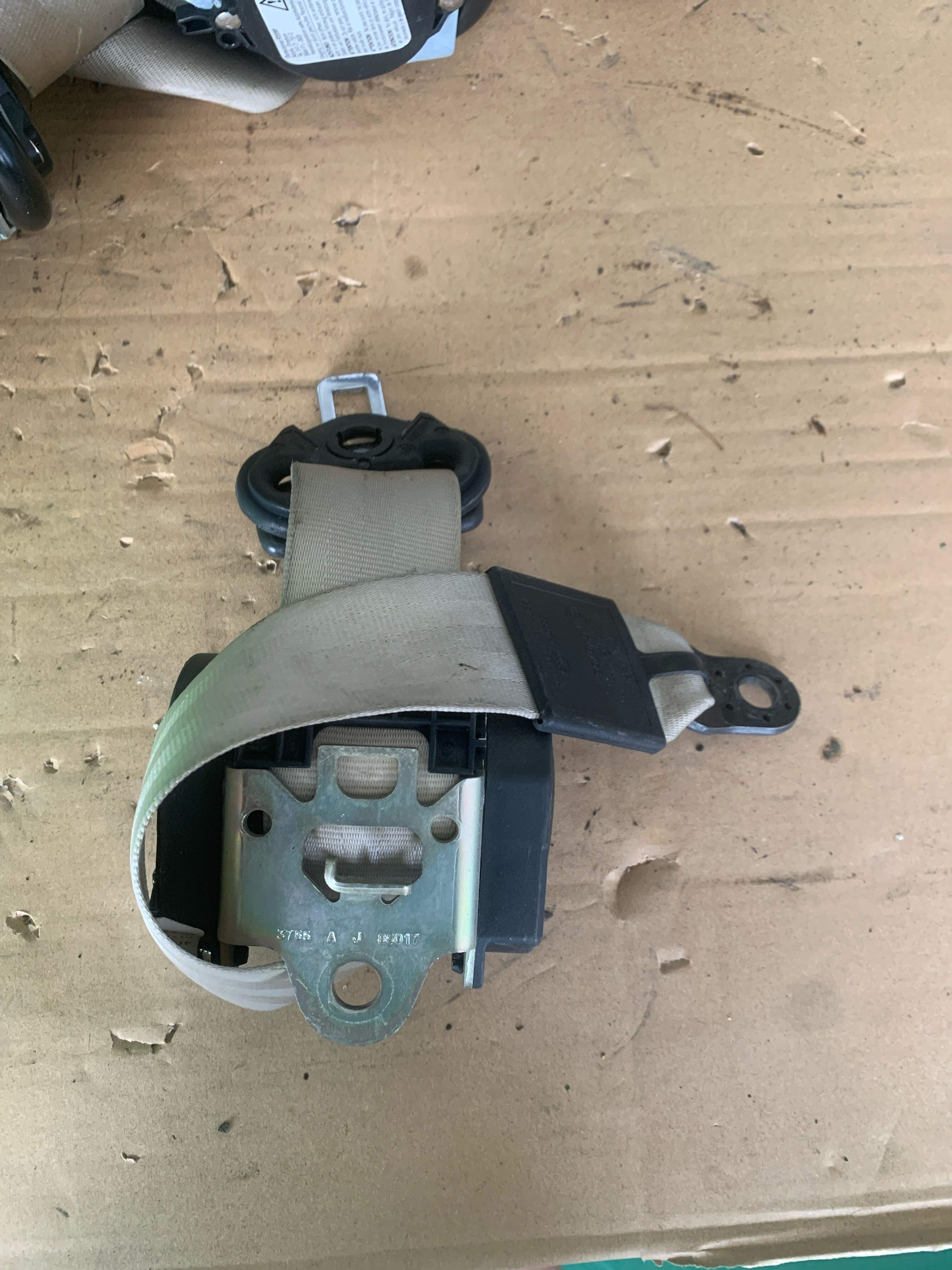 4L0857805GTPU 后座椅侧安全带（左）