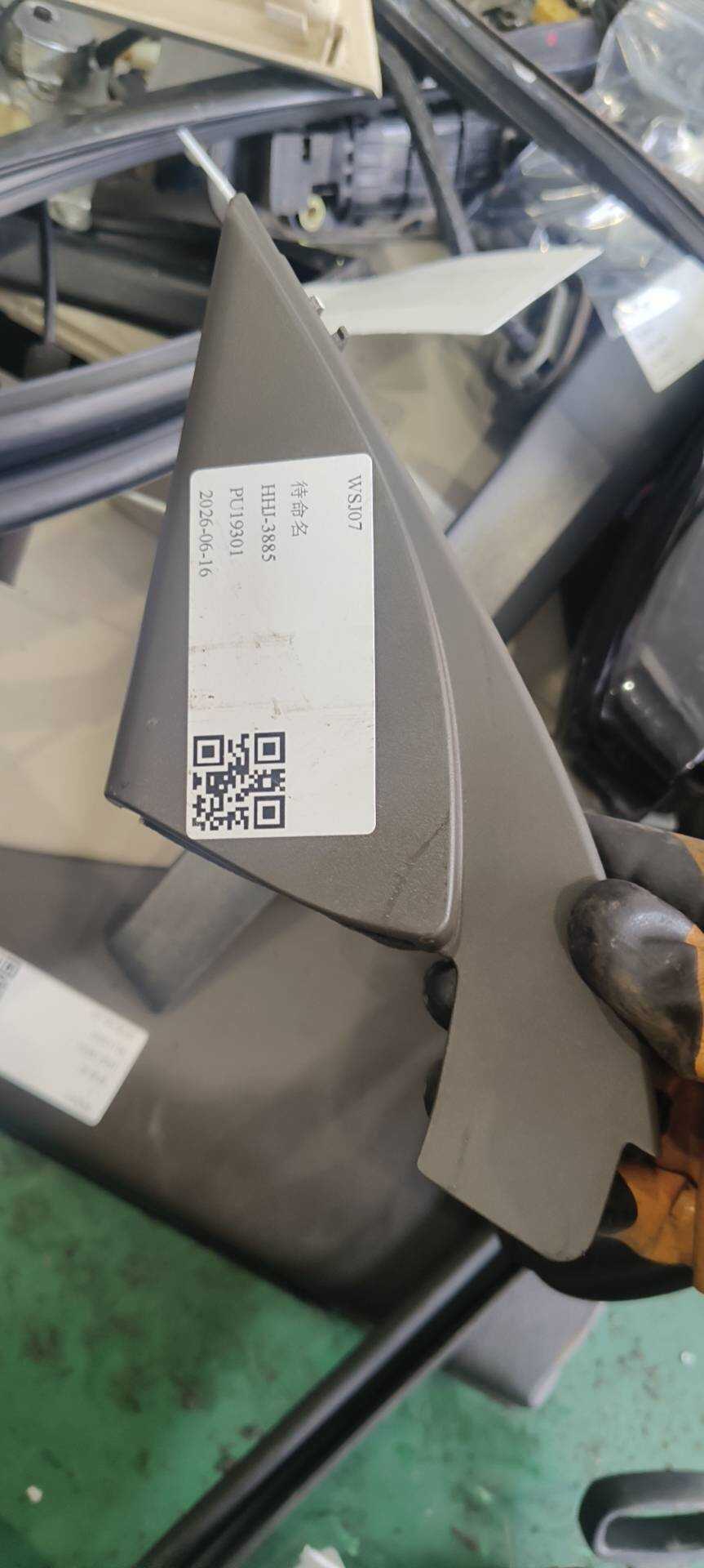 26201323 Side Mirror Triangle Trim Panel (Left Inner)