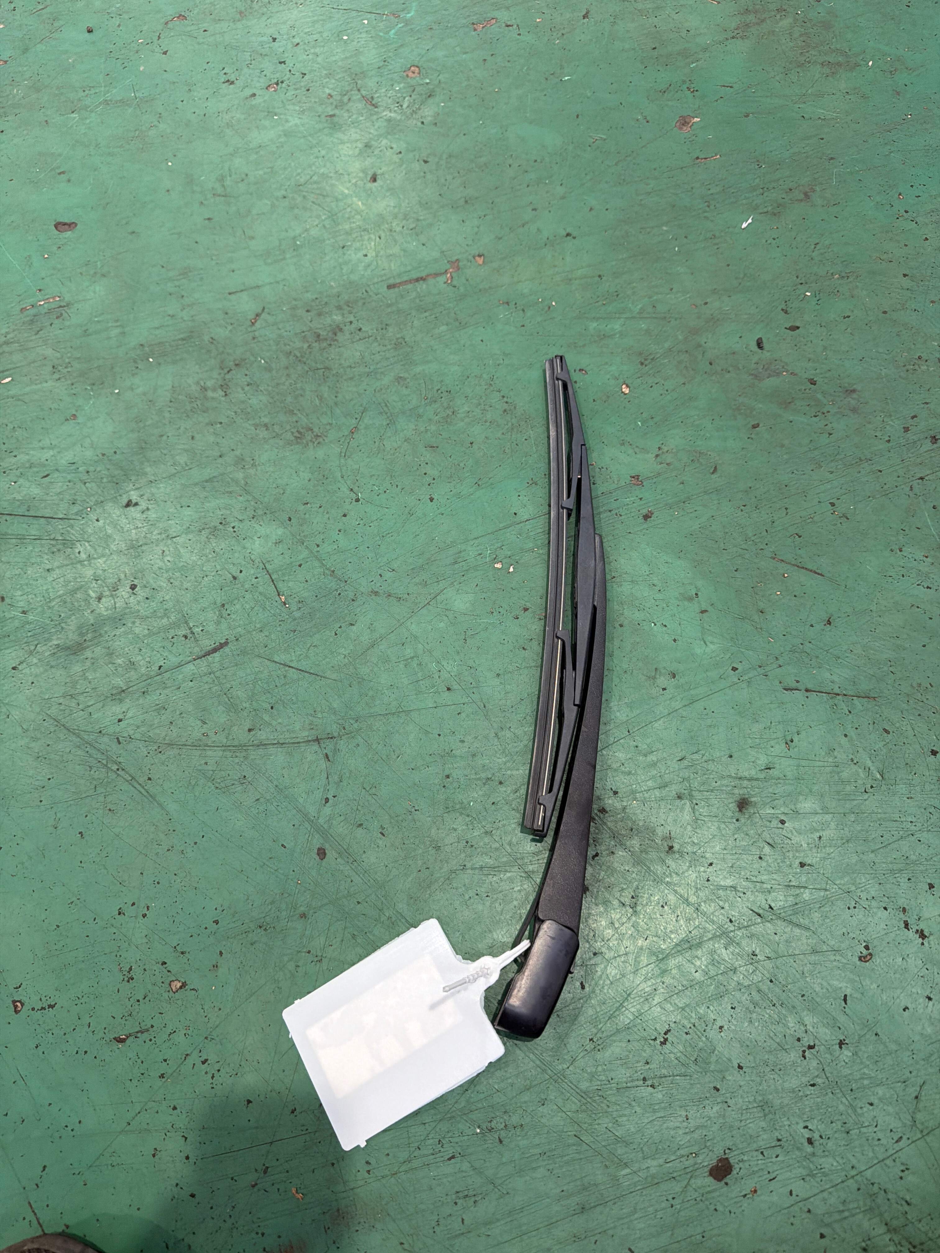 287811BB0A 尾盖玻璃雨刮总成