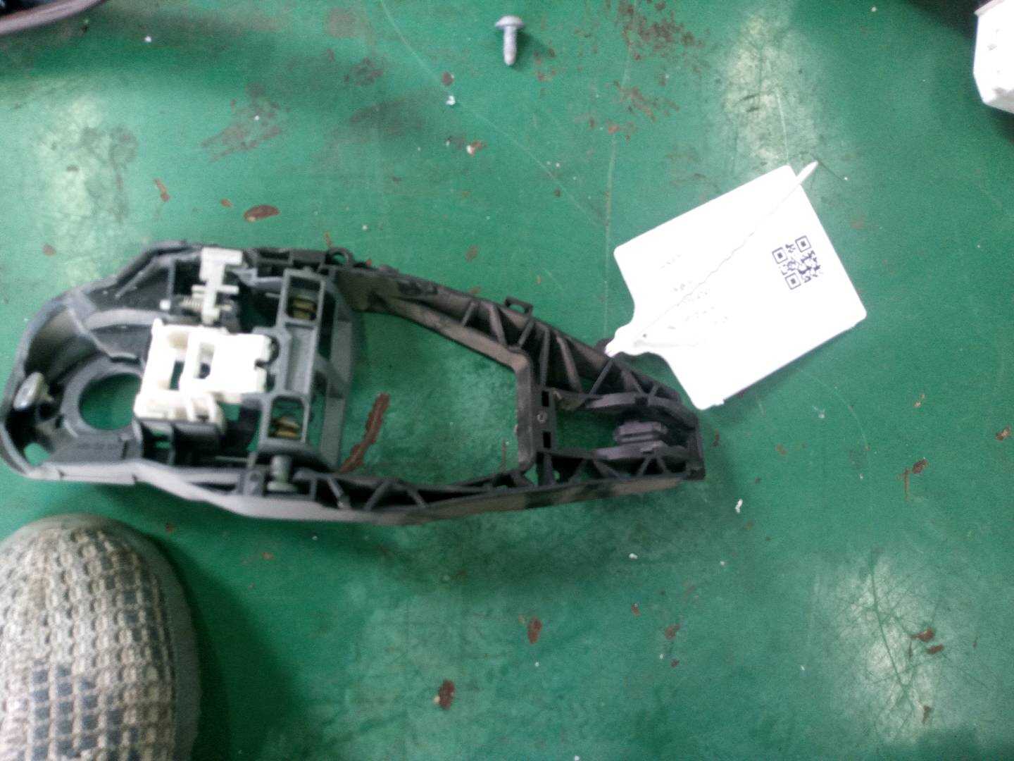 51217401204 前门外拉手固定框(右)