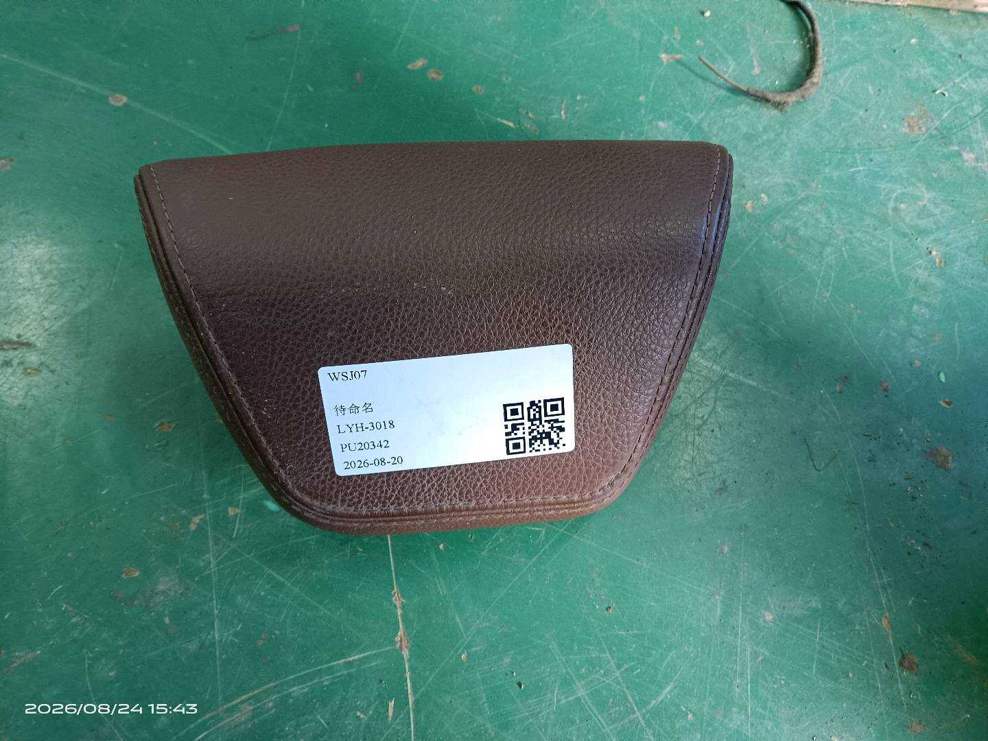 52207849063 后座椅头枕(中)