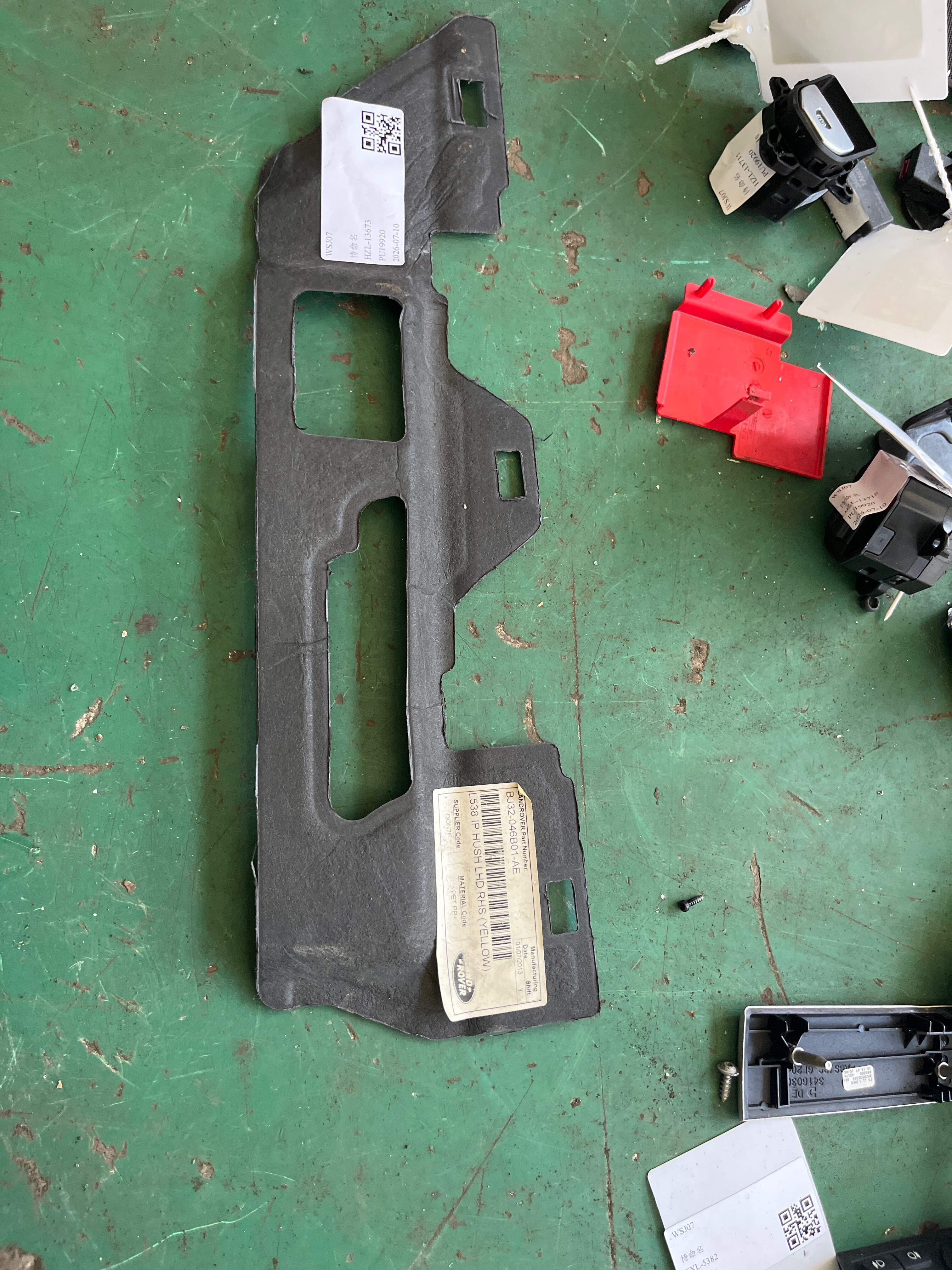 LR054324 Spacer - Instrument Panel