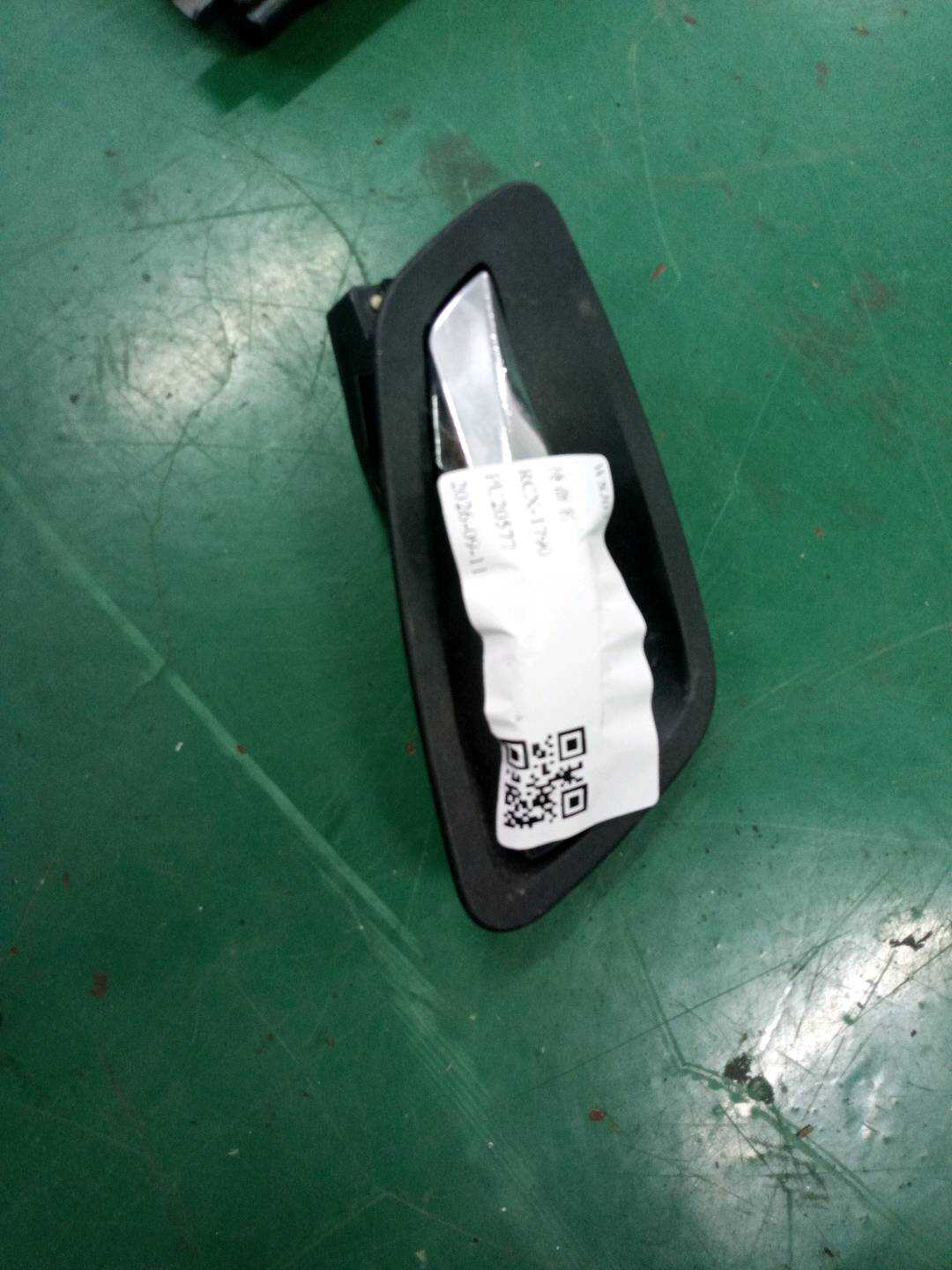 51216975495 前门内拉手(左)