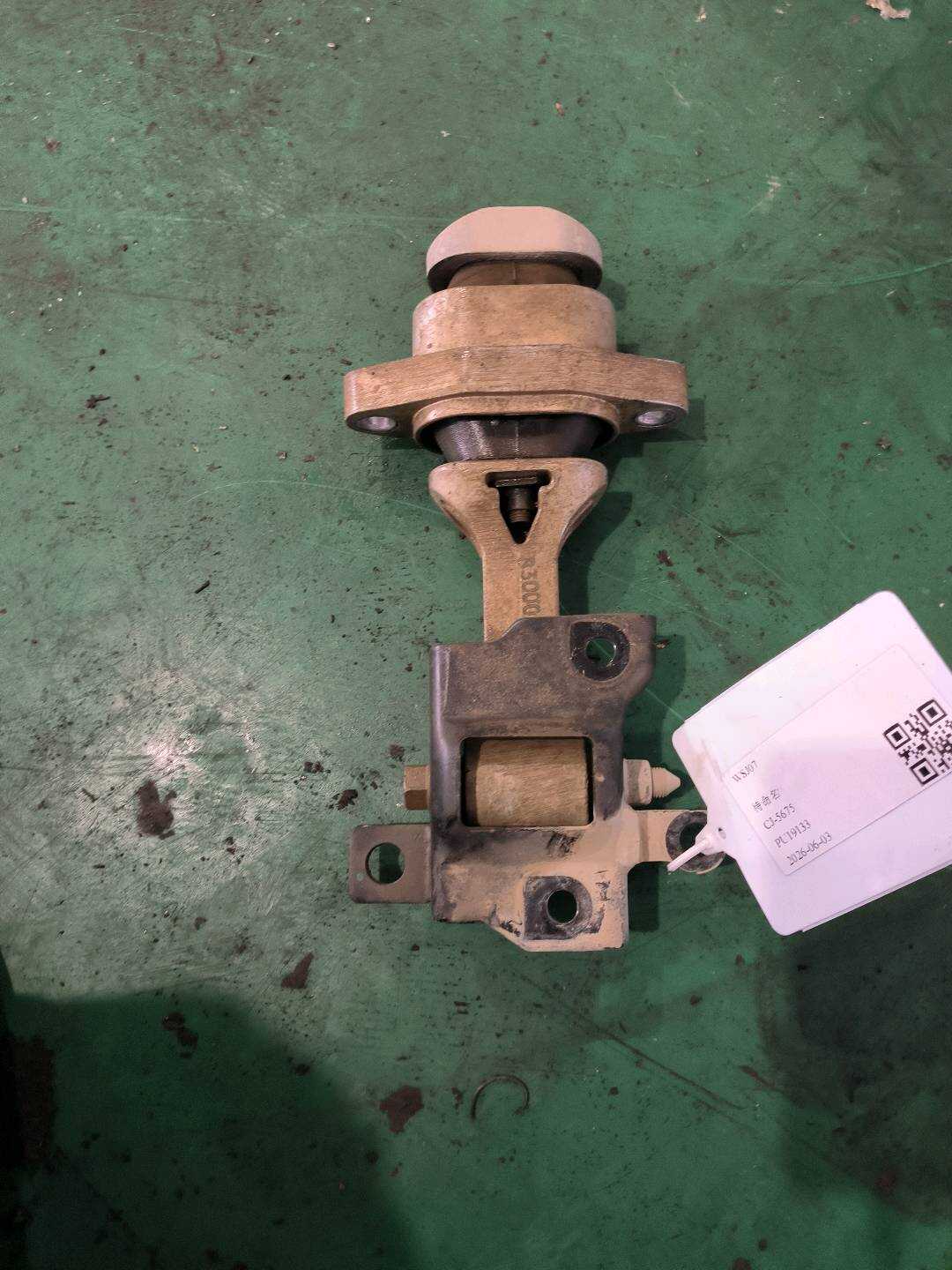 21950B3000 发动机机脚胶(前)