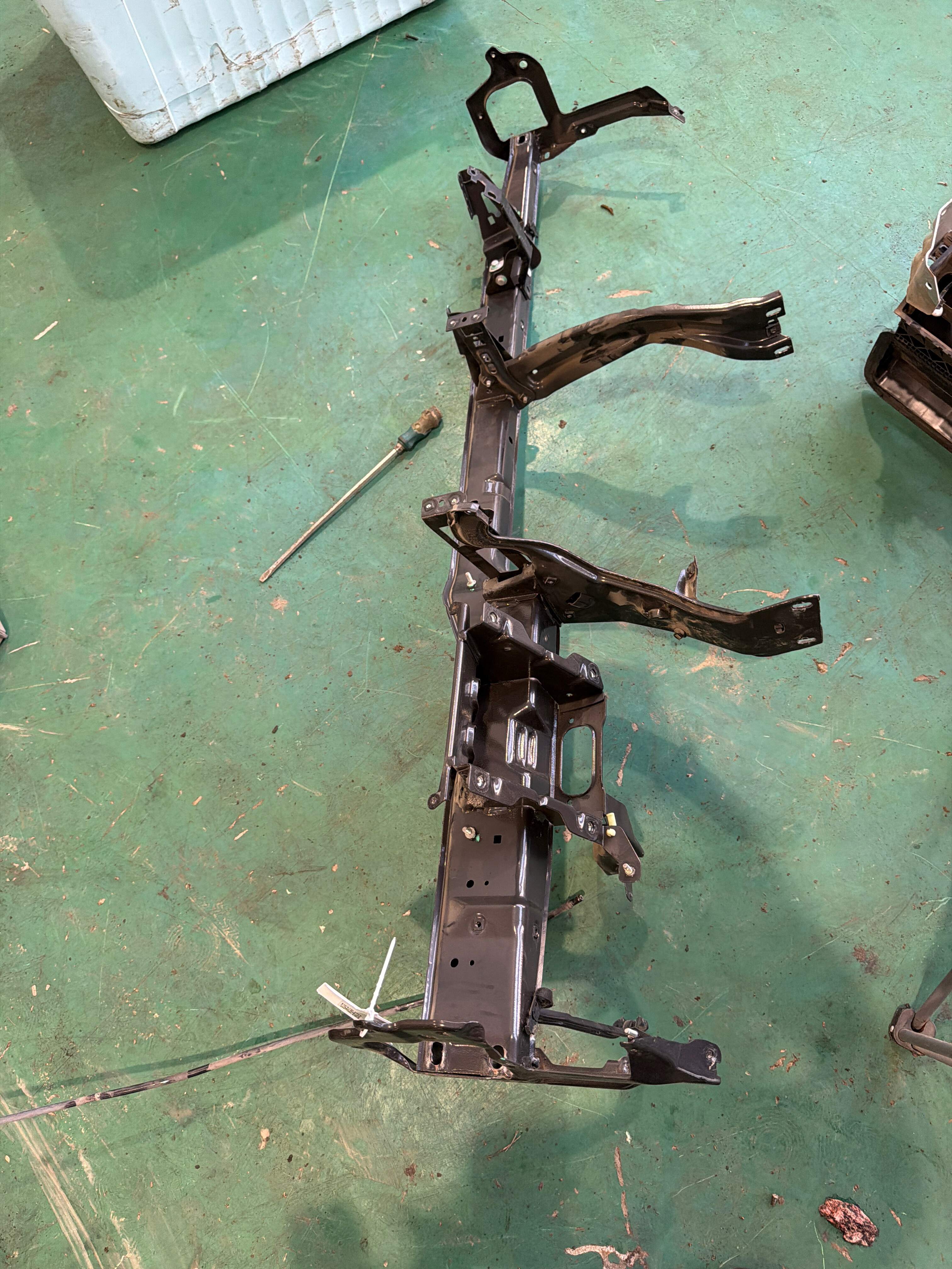 8E1857025F Dashboard Frame