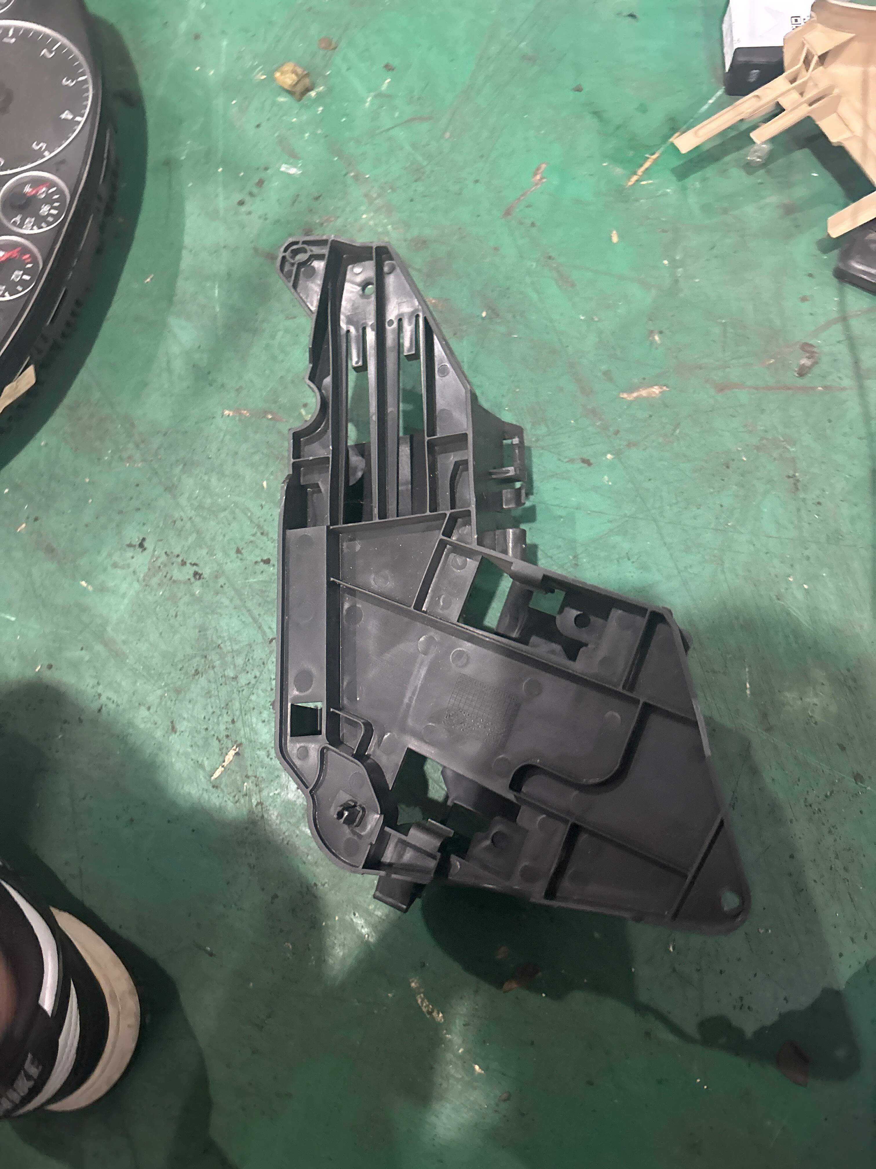 4Z7907368 Reverse Radar Control Unit Bracket