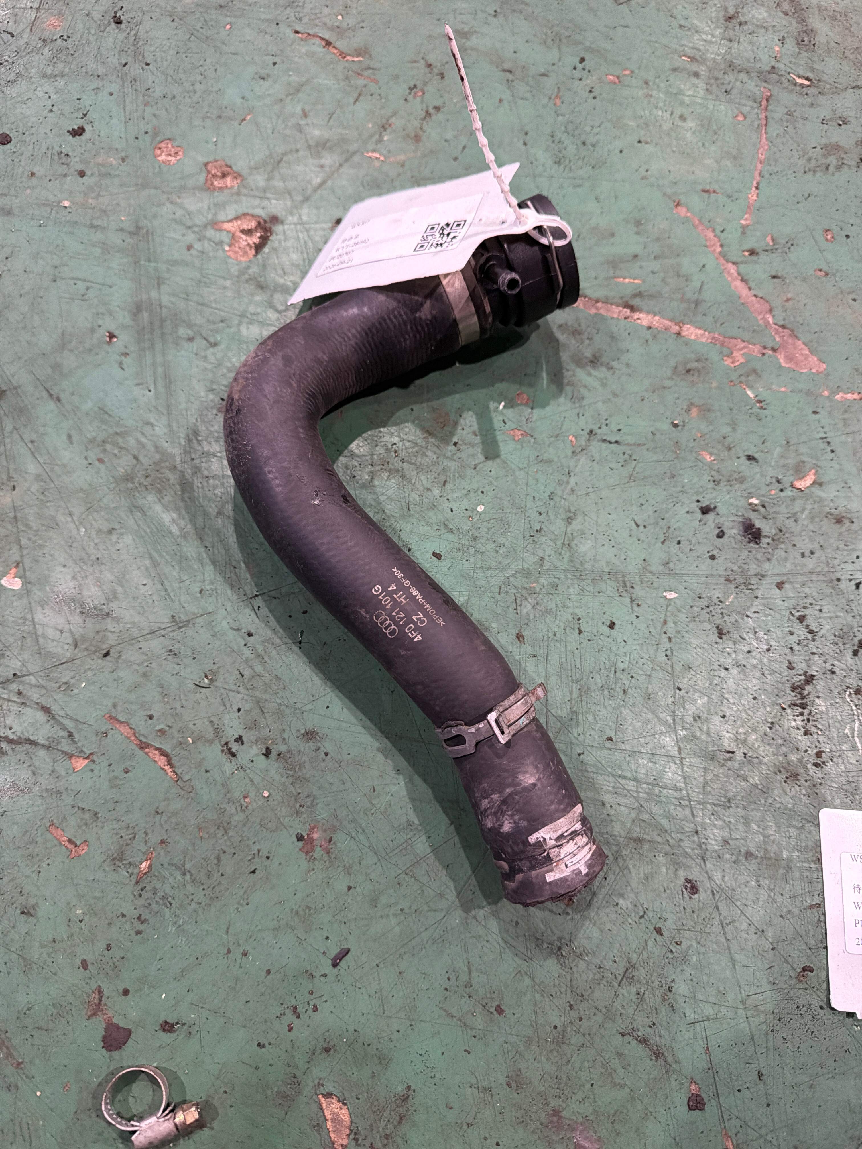 4F0121101G 水箱进水管