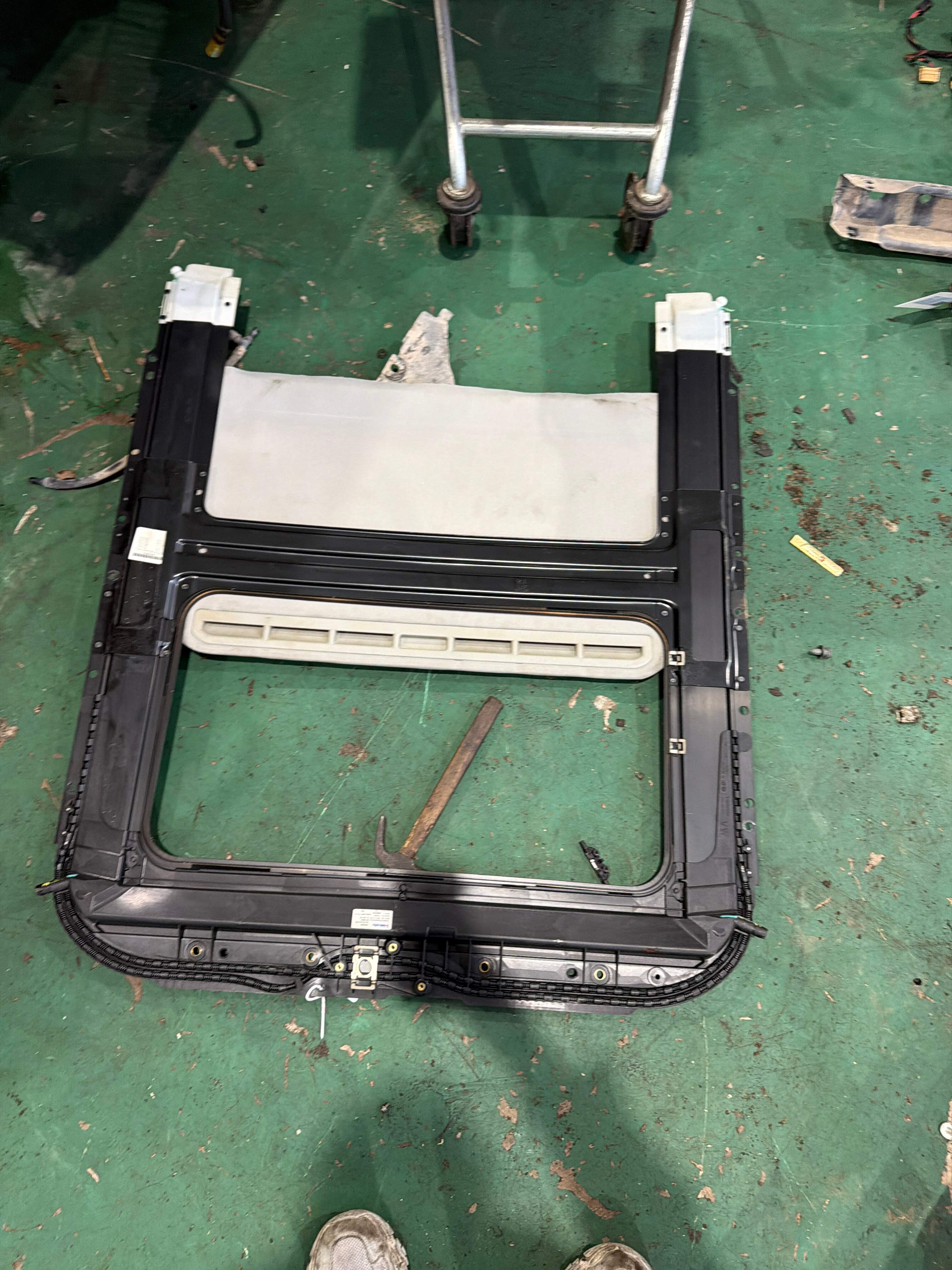 8KD877041A 折叠式滑动天窗