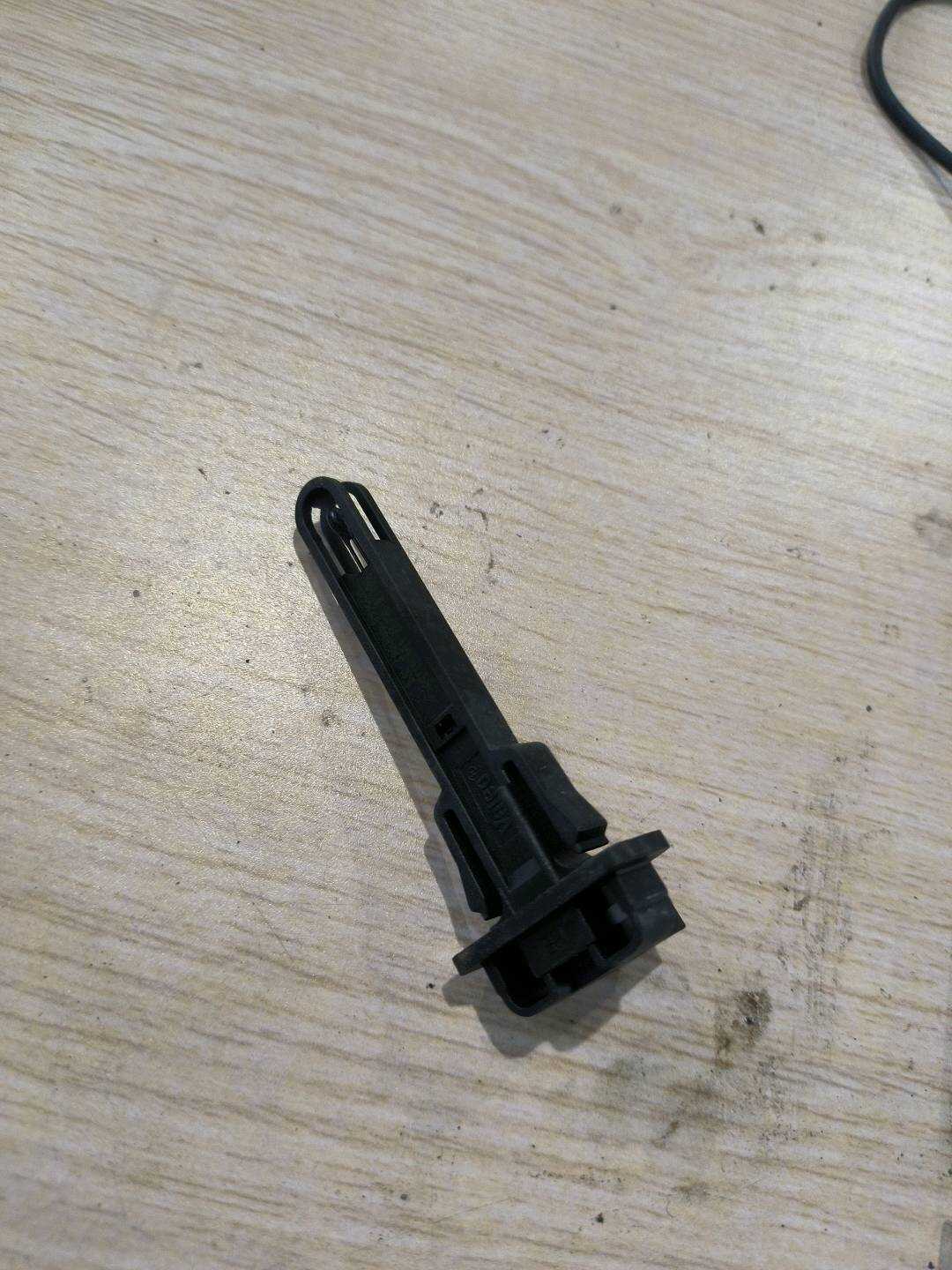 64113422660 车内温度传感器
