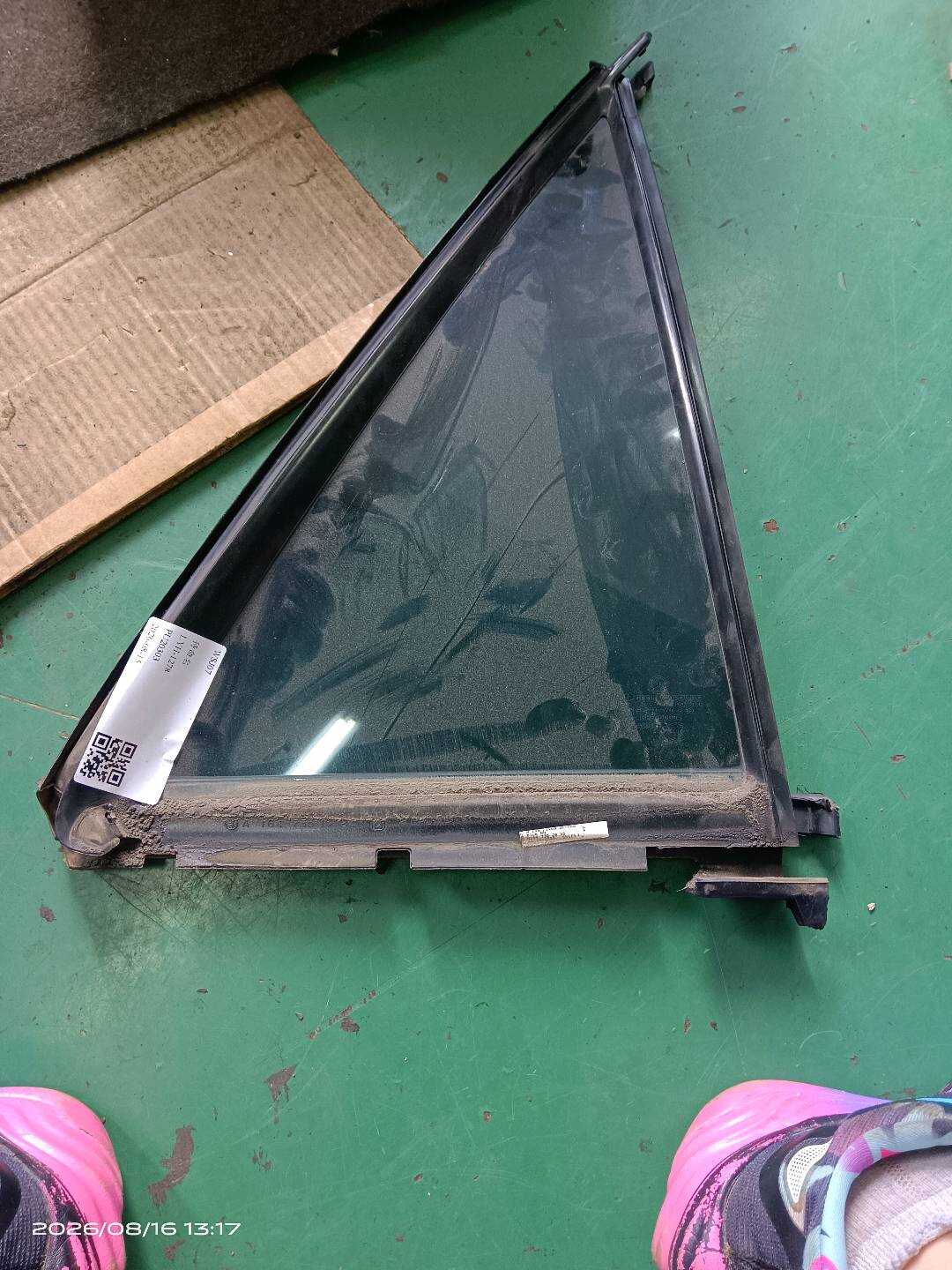 A1647302855 后门三角窗玻璃（右）