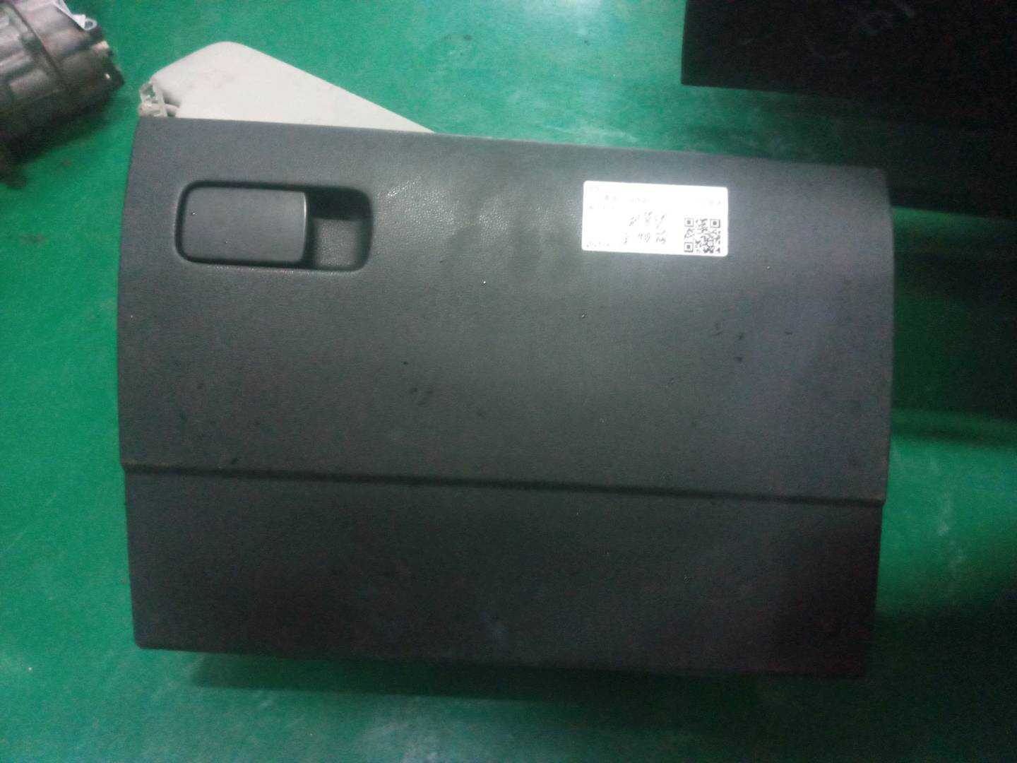 34D857097 副驾驶杂物箱