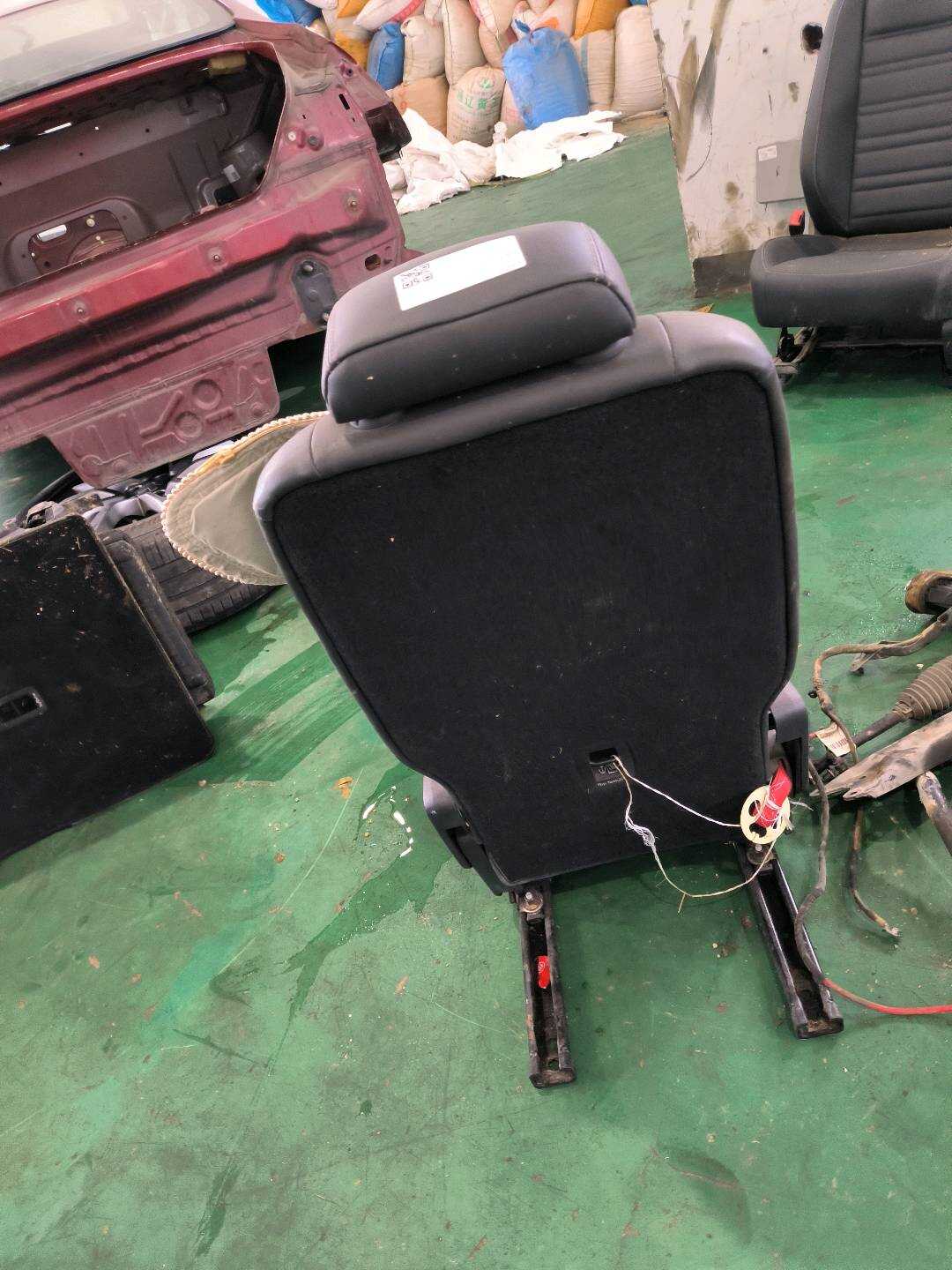 5TD883785C 后座椅（中）