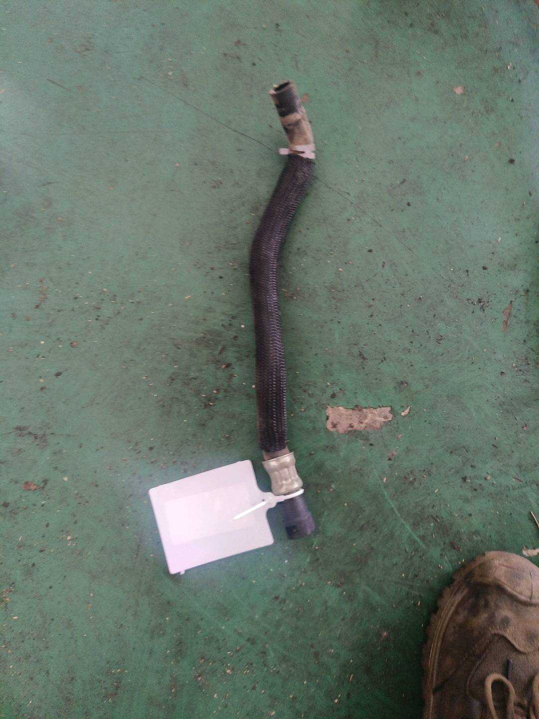 JDE36330 发动机冷却水管