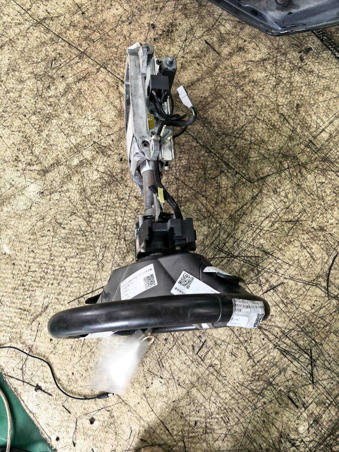 C2Z16103LEG 方向盘