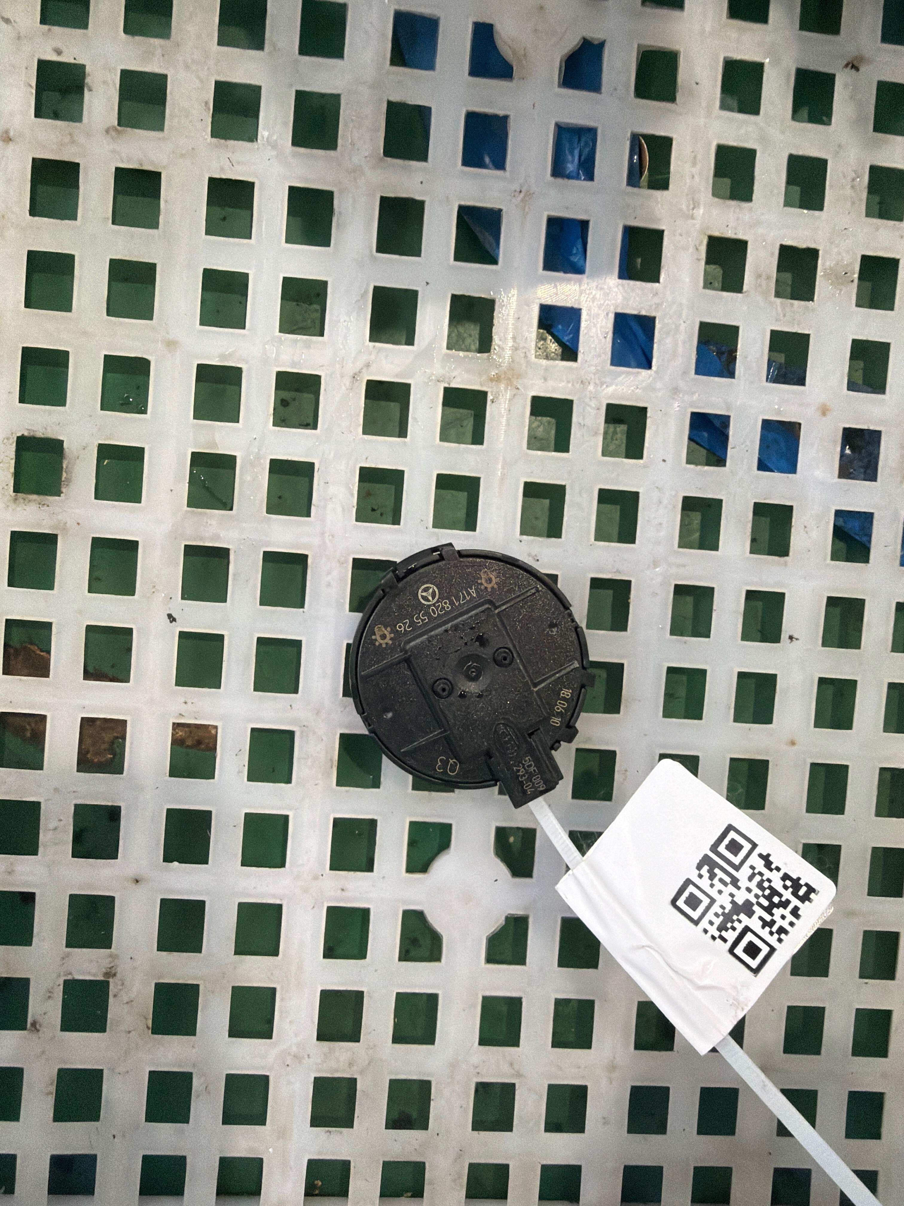A1718205526 Outside Light Sensor