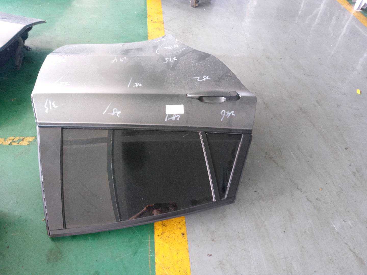 41527198162 后门壳(右)