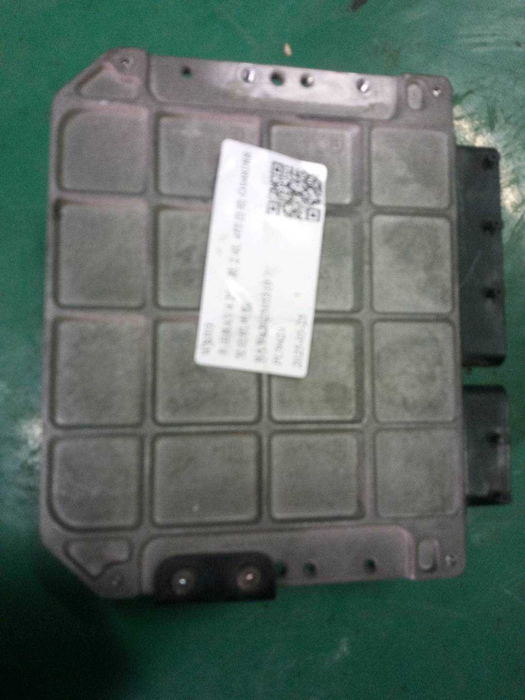 8966142D20 发动机电脑