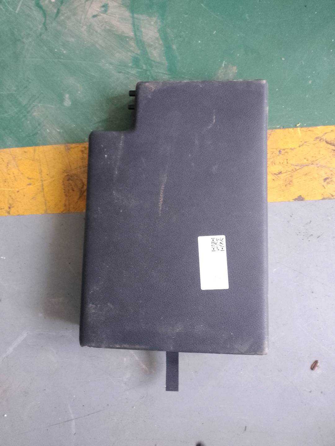 52207295477 后排座椅中央扶手箱