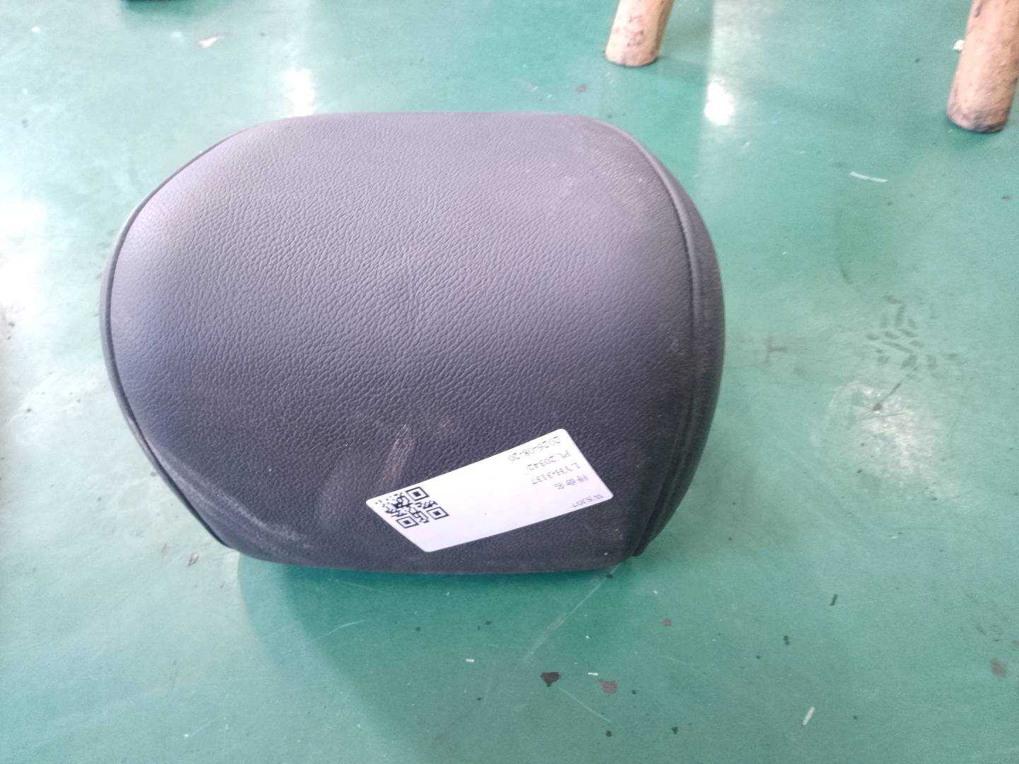 8U0885901T 后座椅头枕(右)